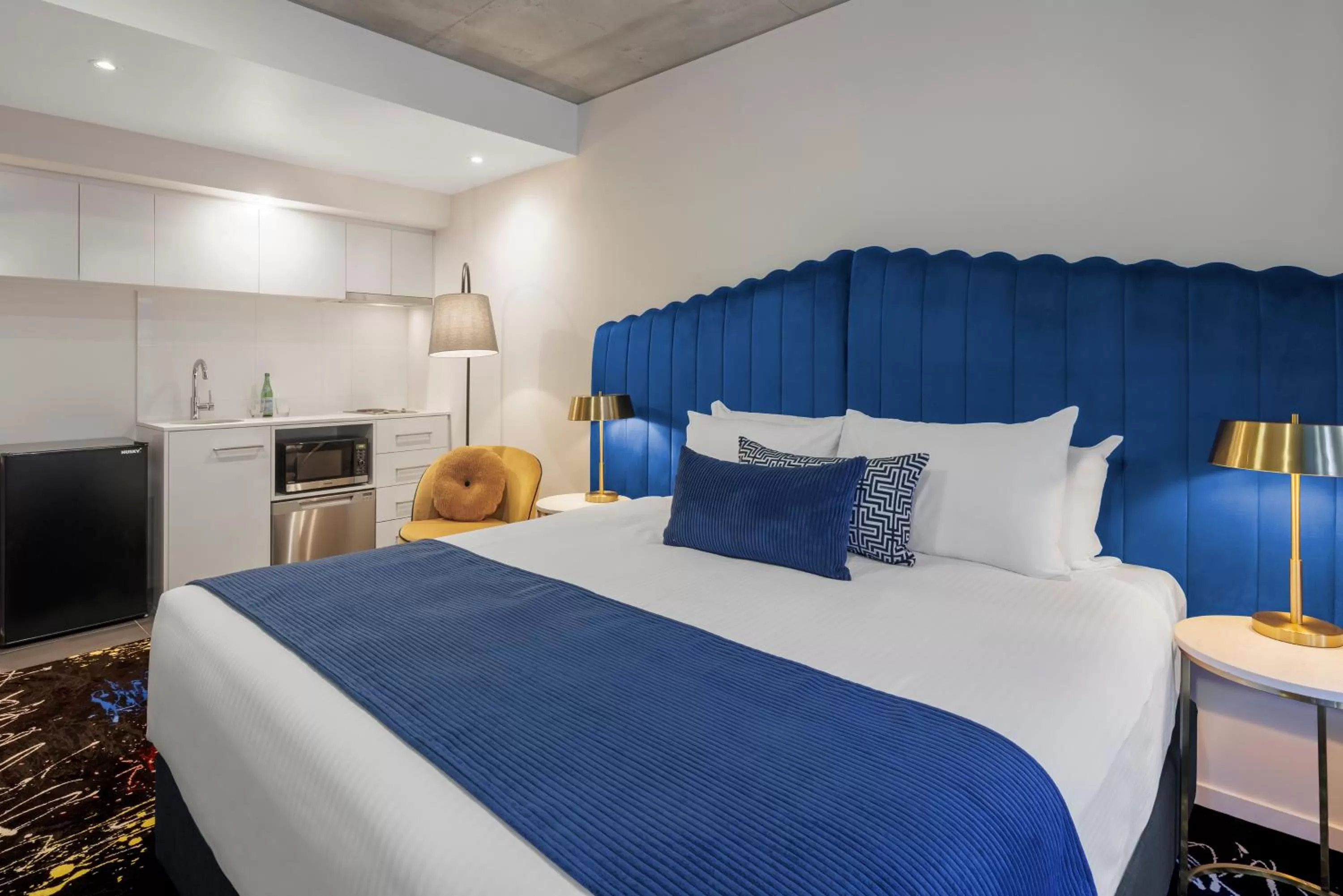 Bed in Mercure Melbourne St Kilda Road