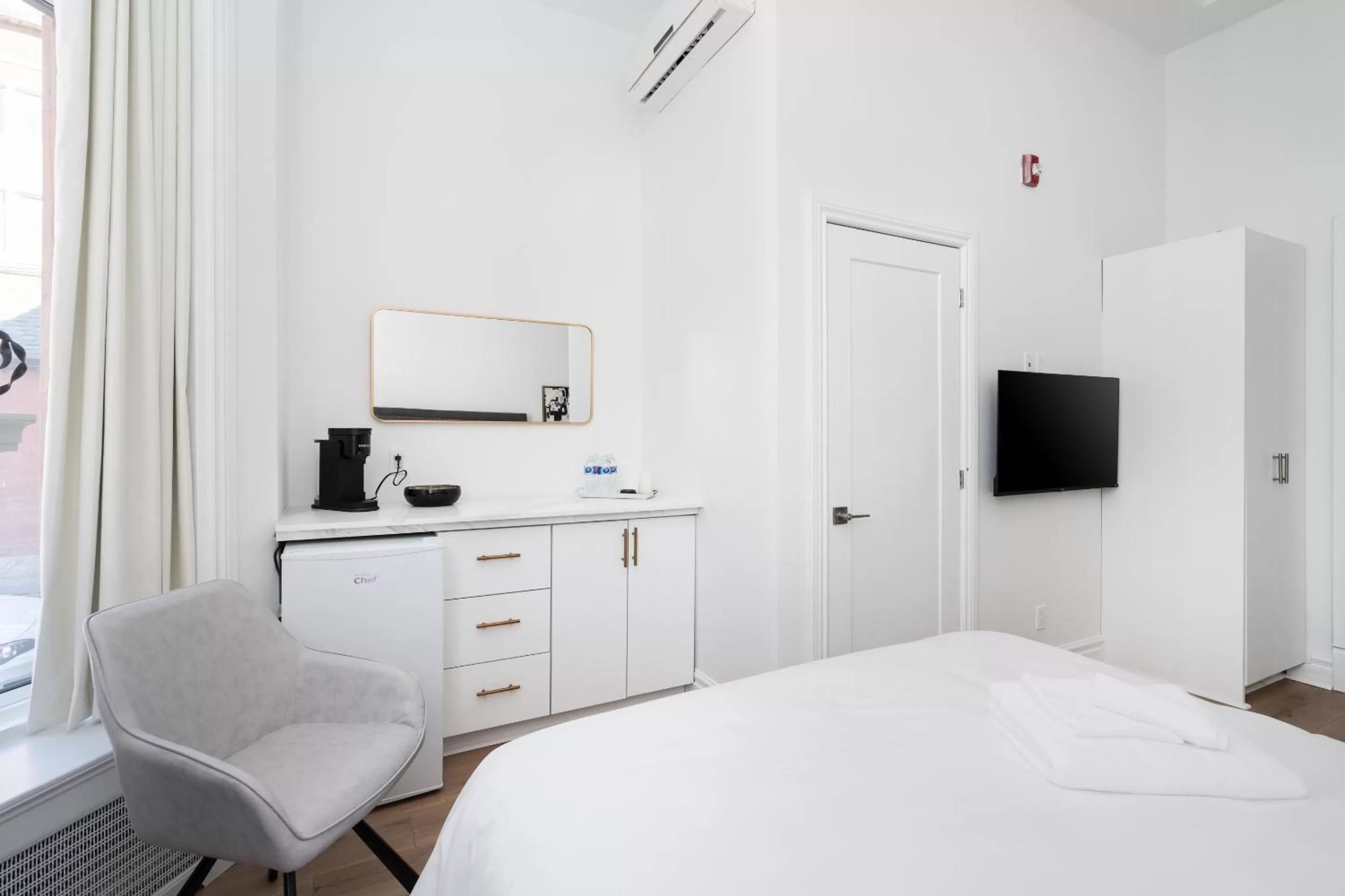 Bed in Le Penfield Par Nomade MTL