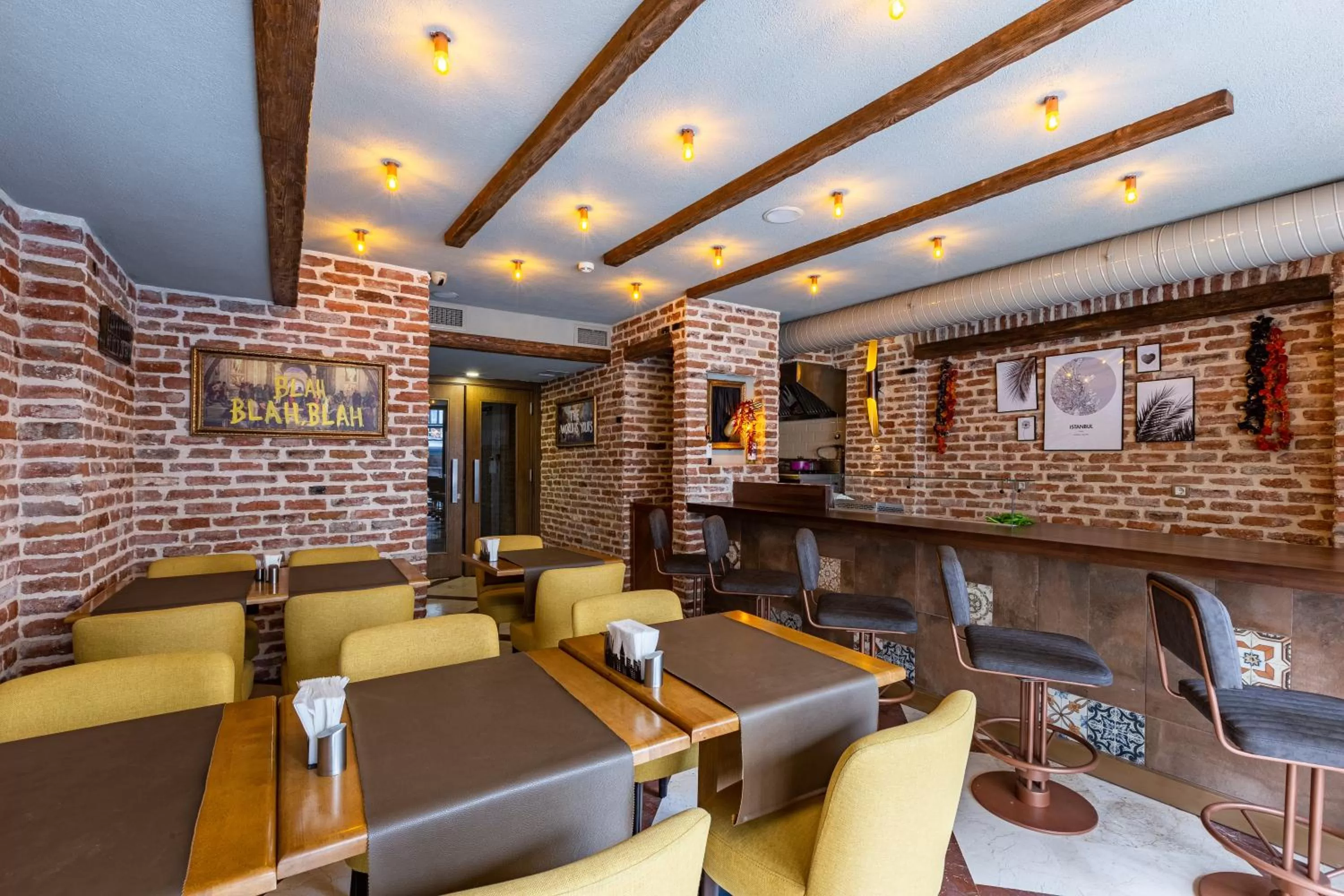 Restaurant/places to eat in Seraglio Hotel & Suites