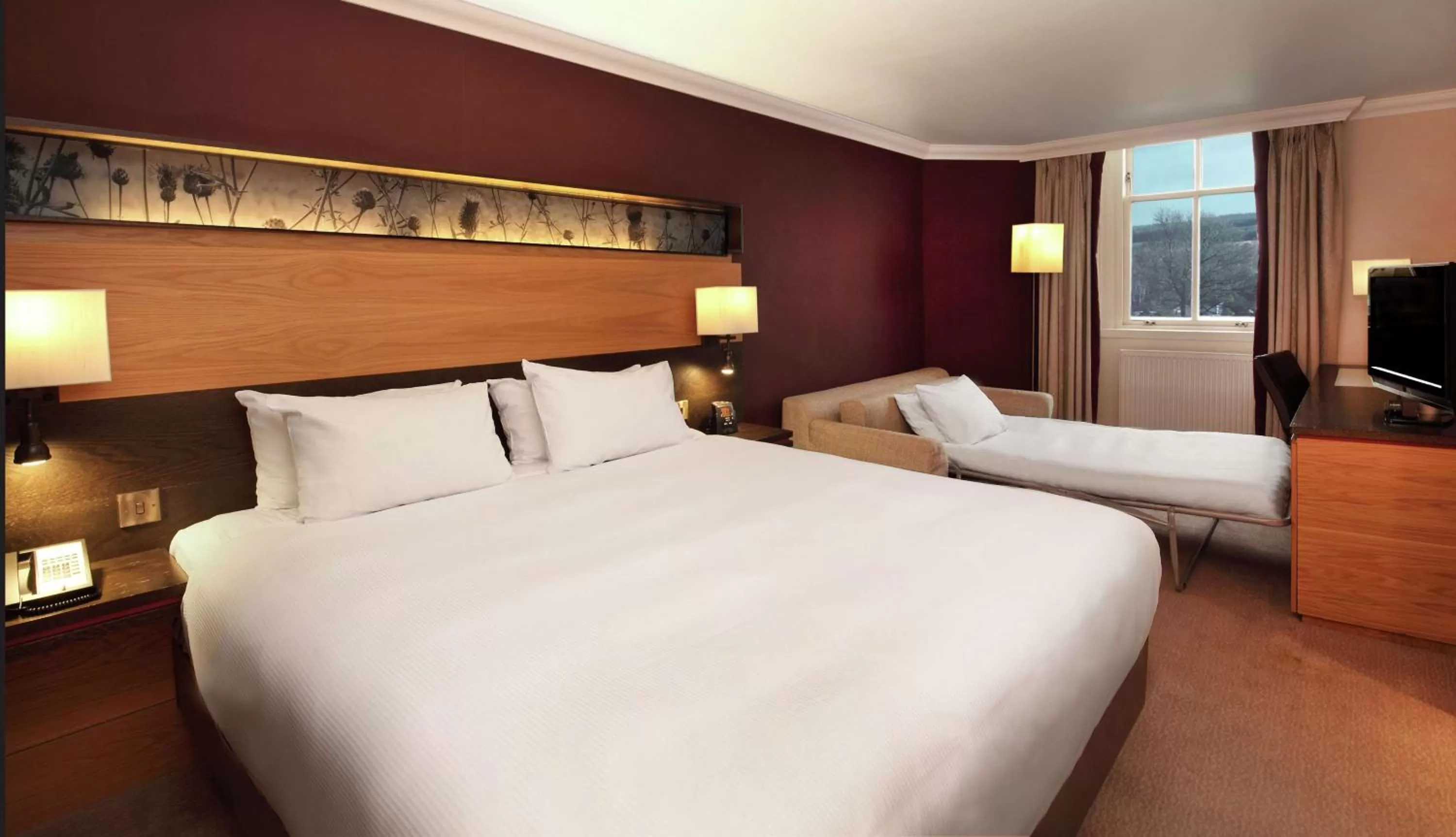 Bedroom, Bed in DoubleTree by Hilton Dunblane Hydro Hotel