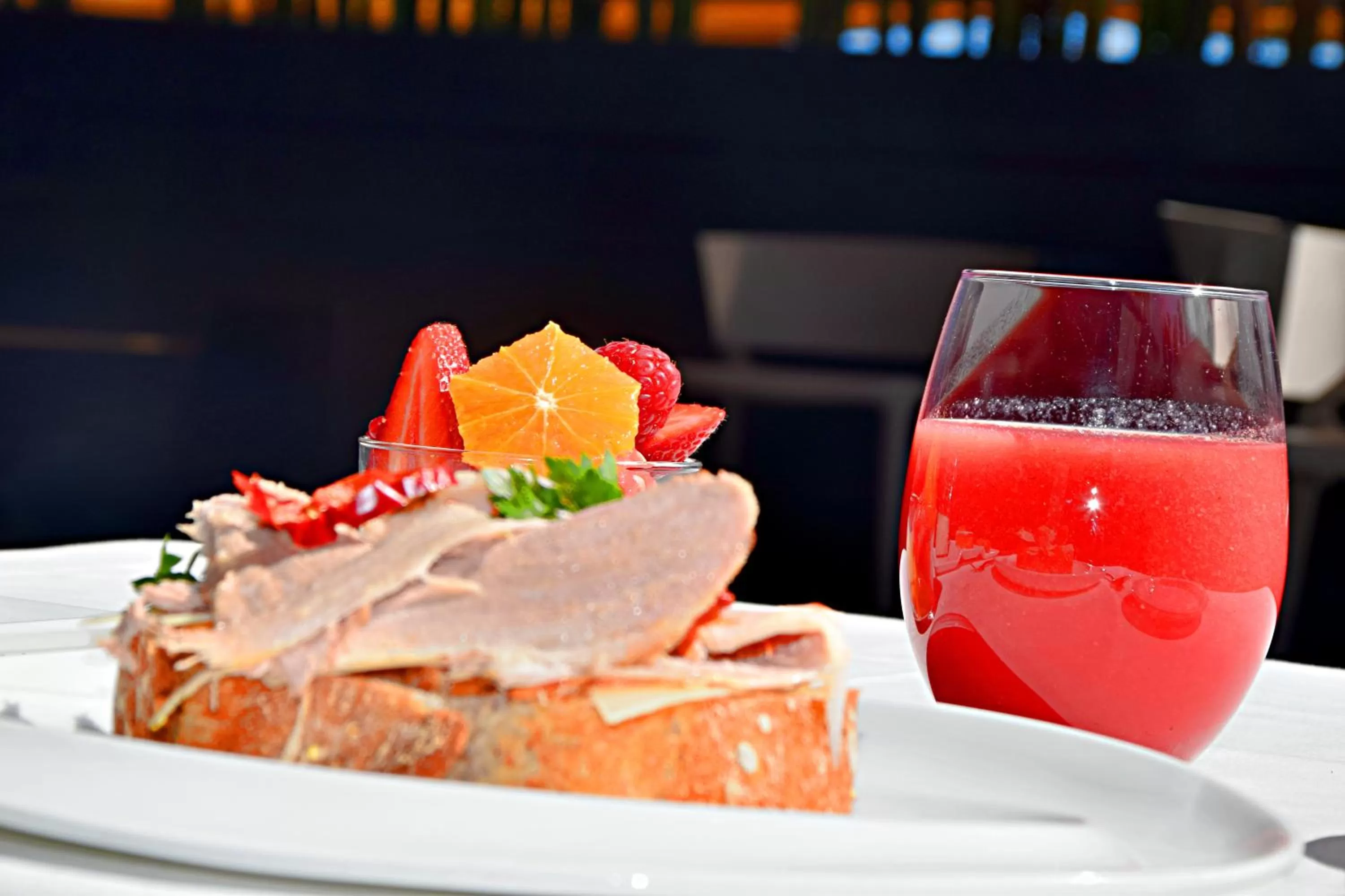 Restaurant/places to eat in Hotel Adonis Plaza