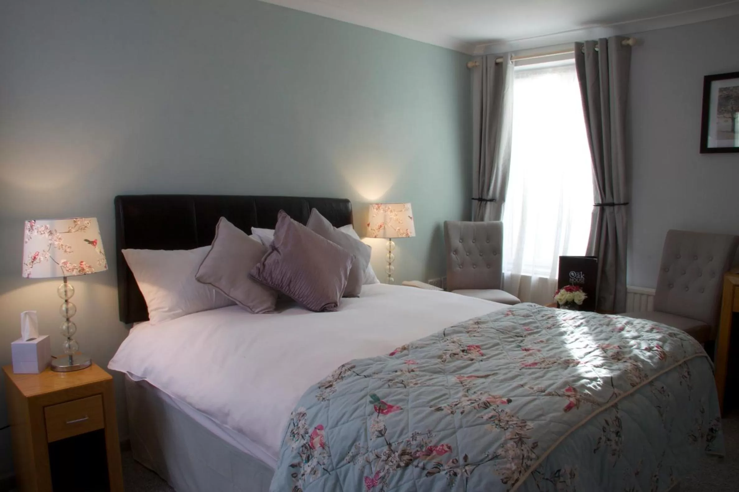 Bedroom, Bed in The Oak House Hotel