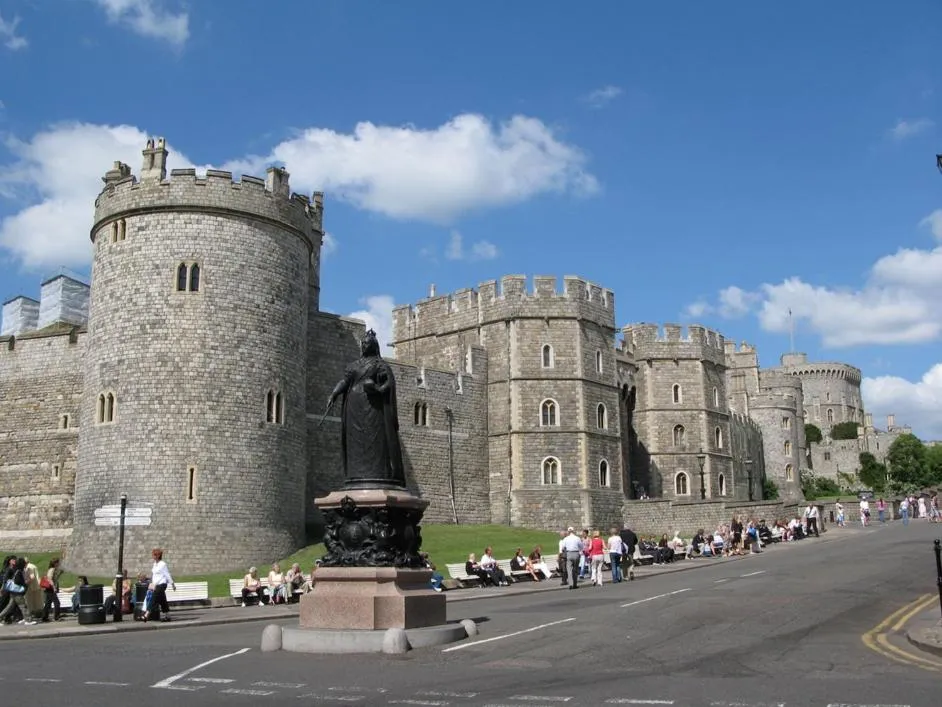 Entertainment in Bianca's House Hotel Heathrow Airport