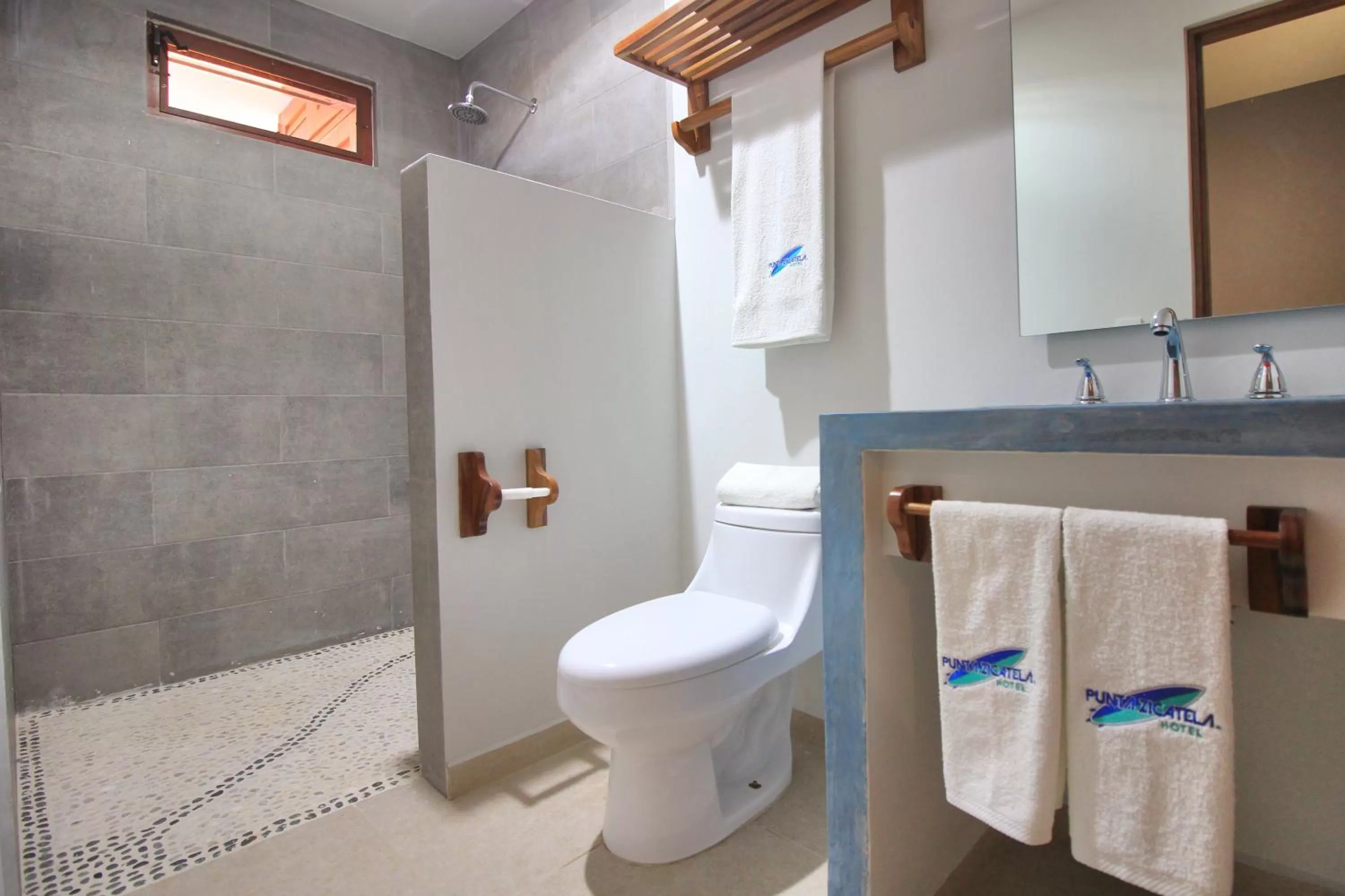 Shower in Punta Zicatela Hotel - Adults Only