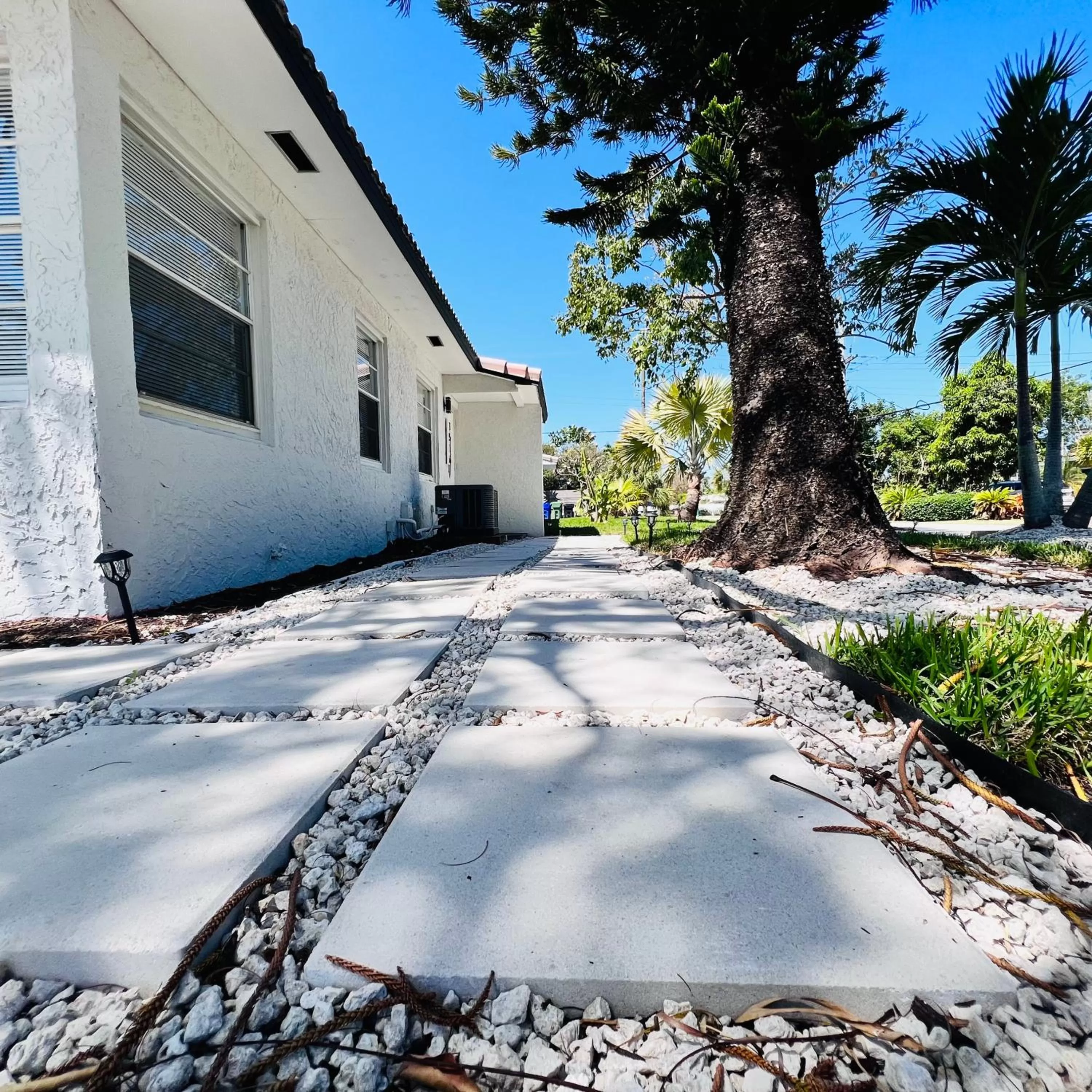 Property building in CocoBay 2BR Condos Near Beach, Galleria Mall, Wilton Manors, Cruise Port