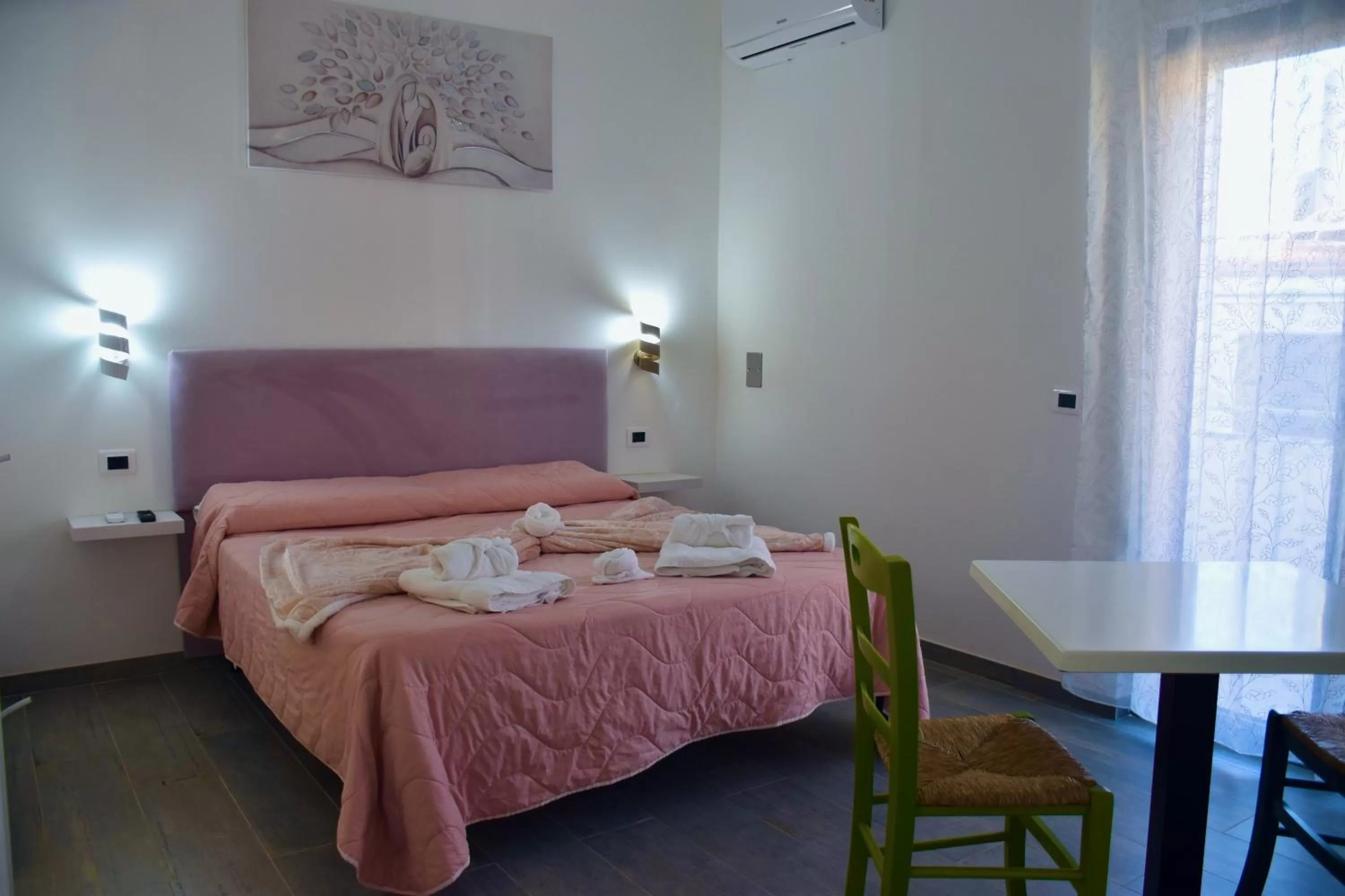 Photo of the whole room, Bed in B&B Aurora