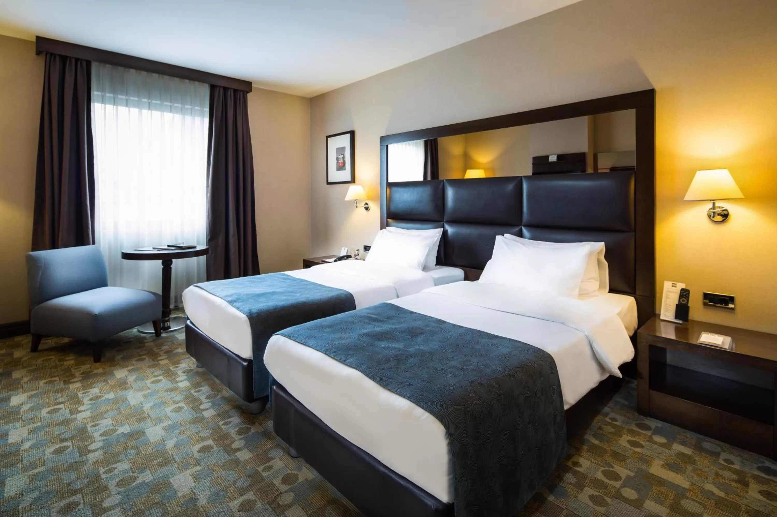 Deluxe Twin Room in Midtown Hotel