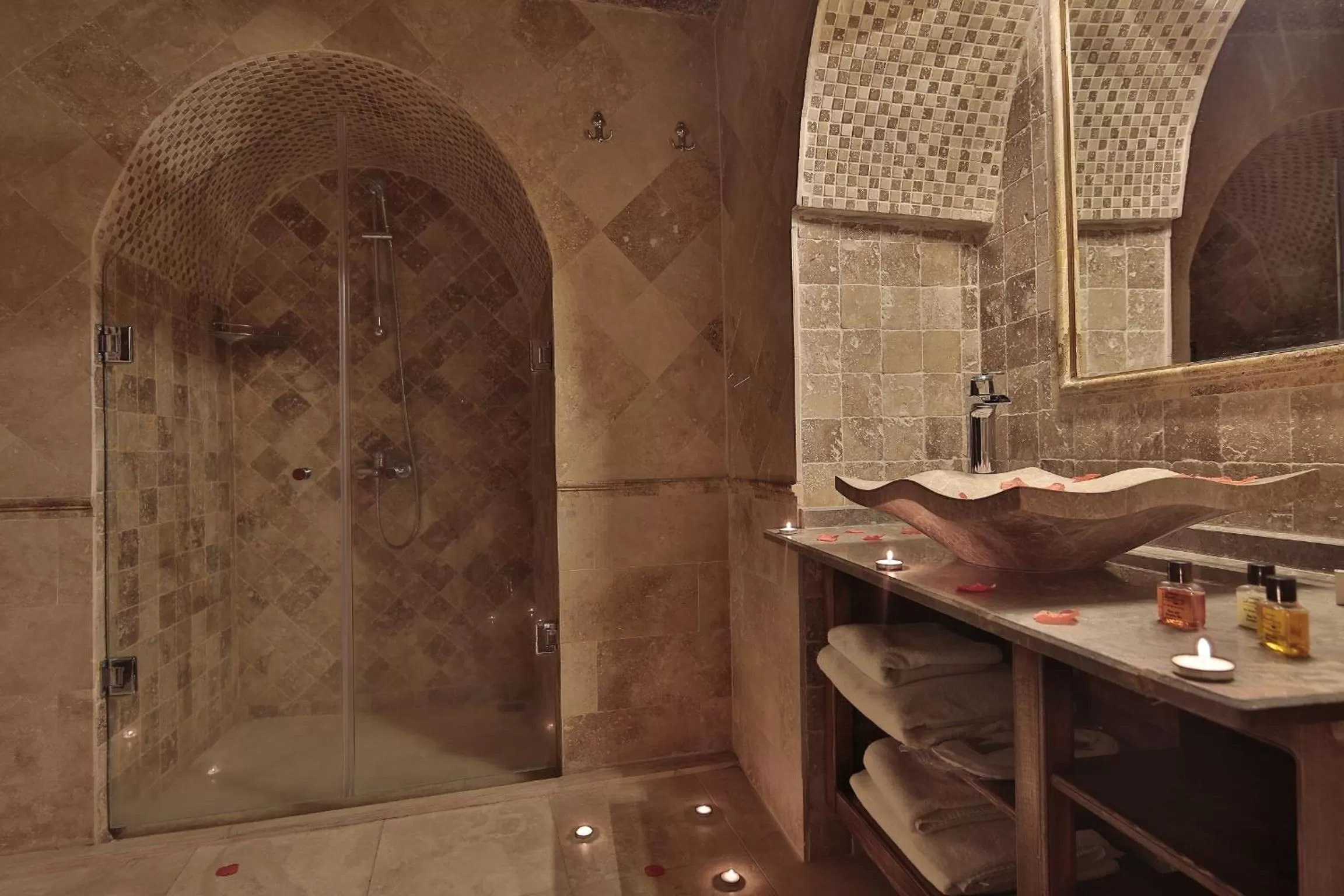 Decorative detail in Shoestring Cave House