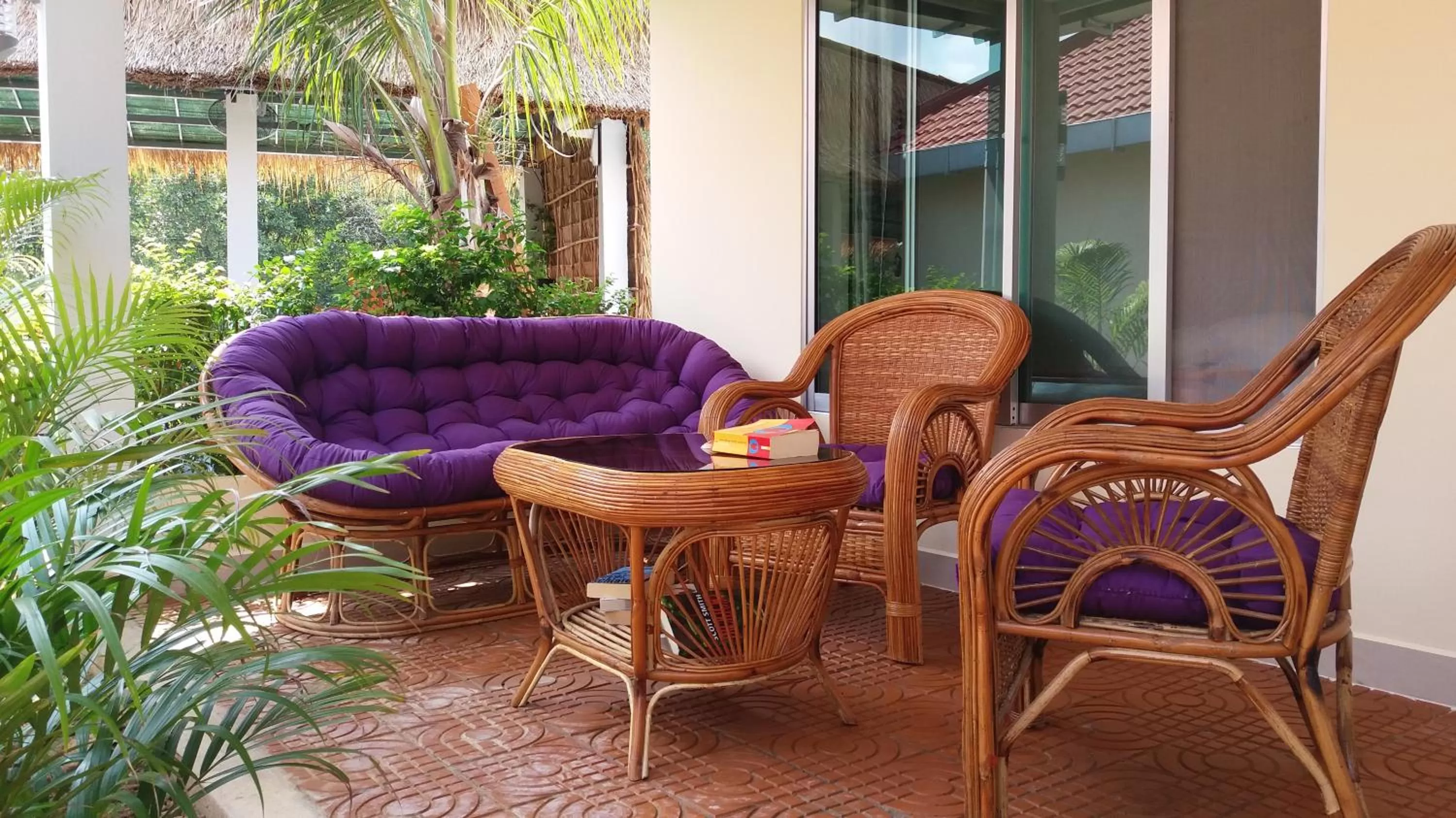 Balcony/Terrace, Seating Area in Spayhiti