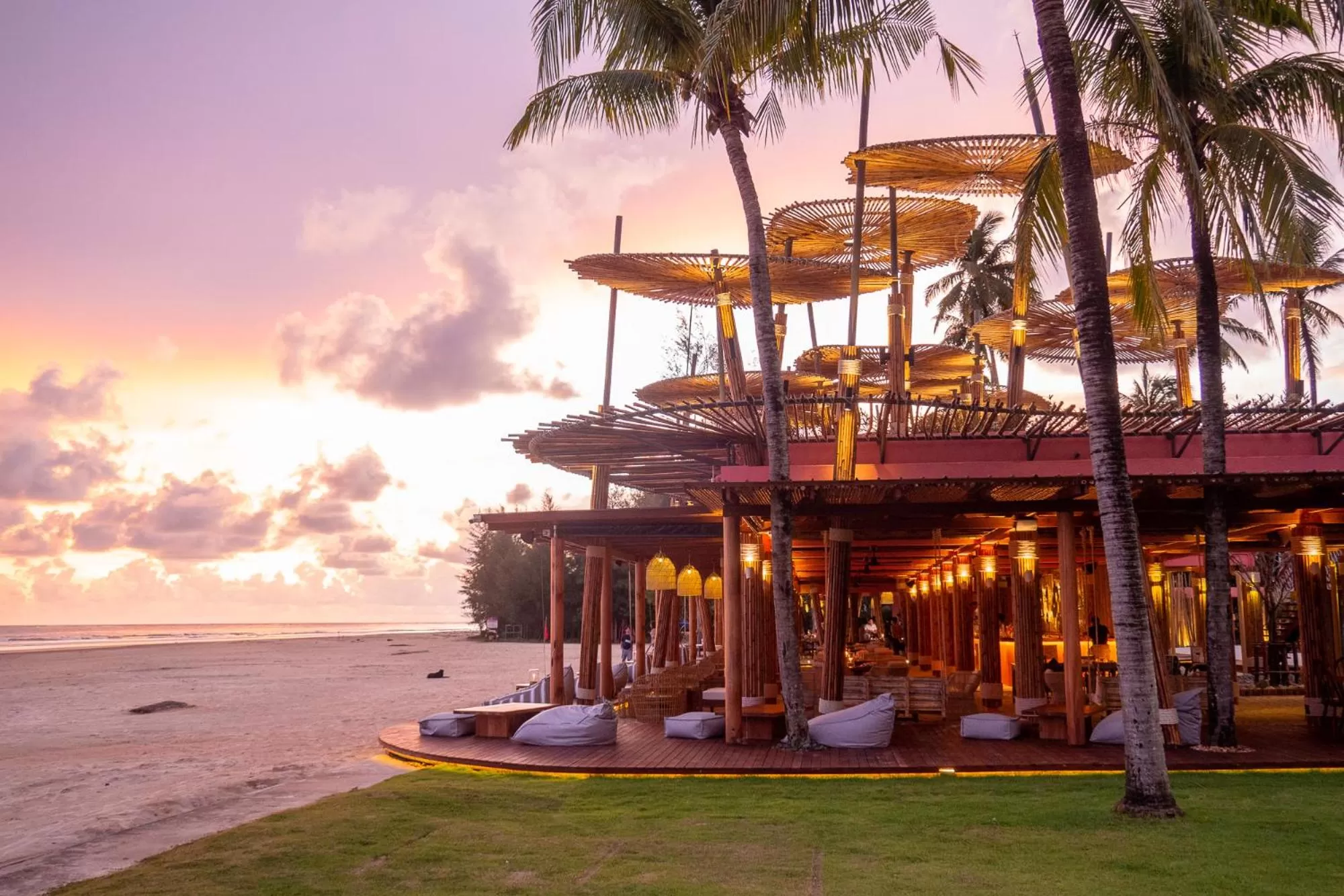 Restaurant/places to eat in Apsara Beachfront Resort & Villa