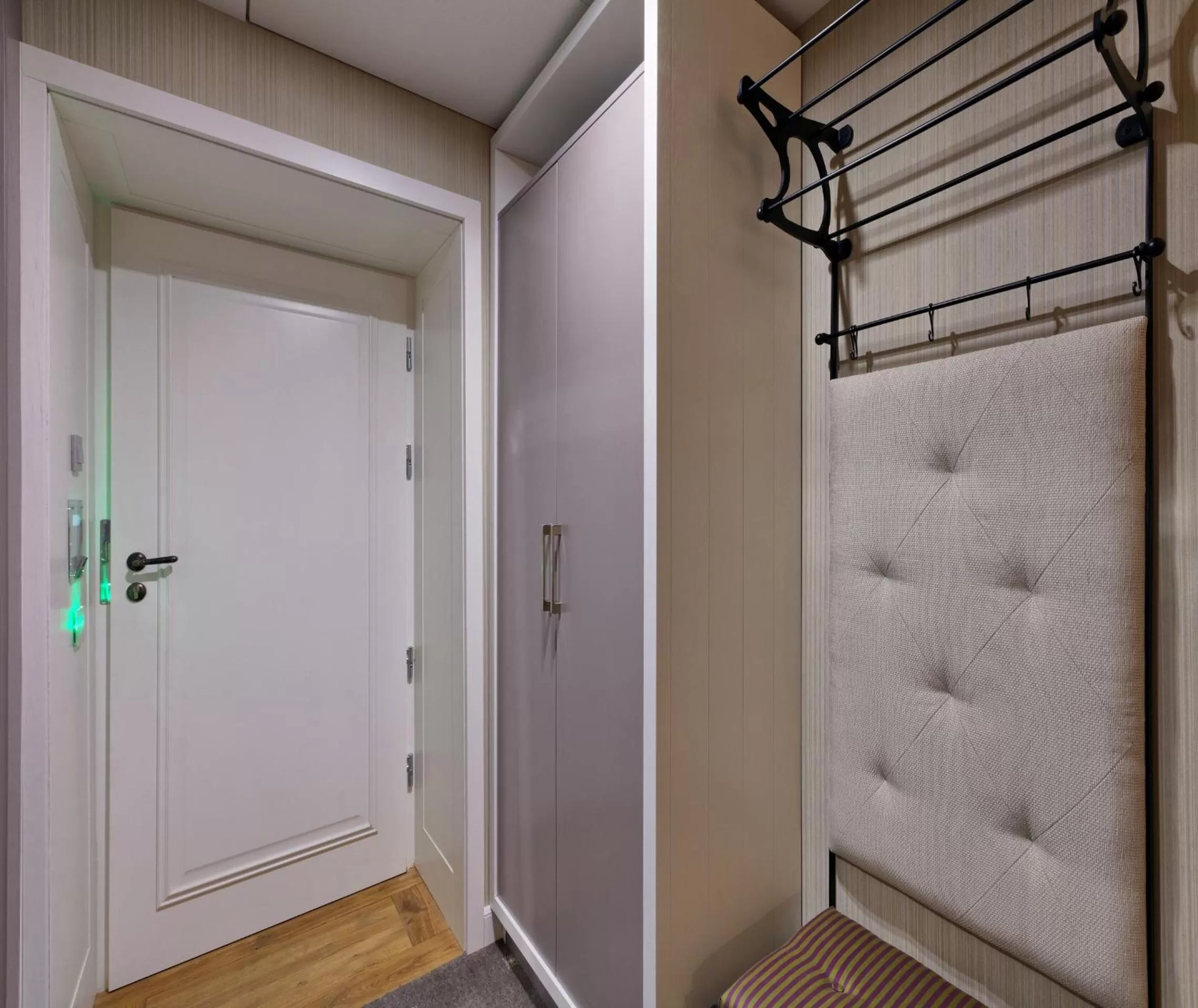 Bedroom in Bristol Art & Medical SPA