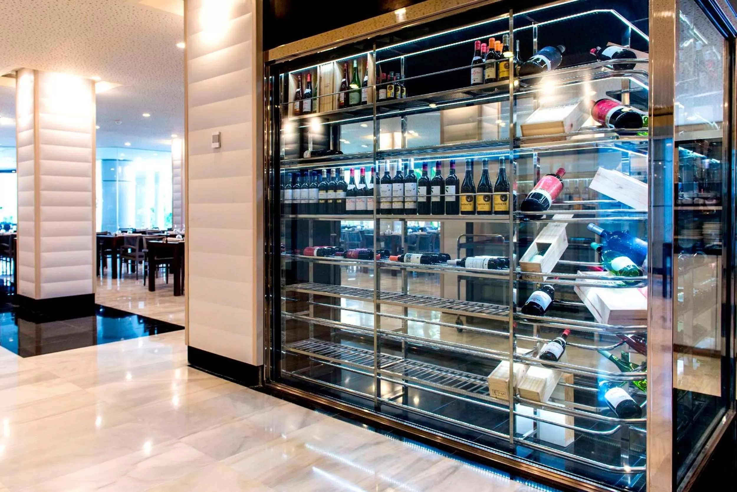 Restaurant/places to eat in Spring Hotel Vulcano