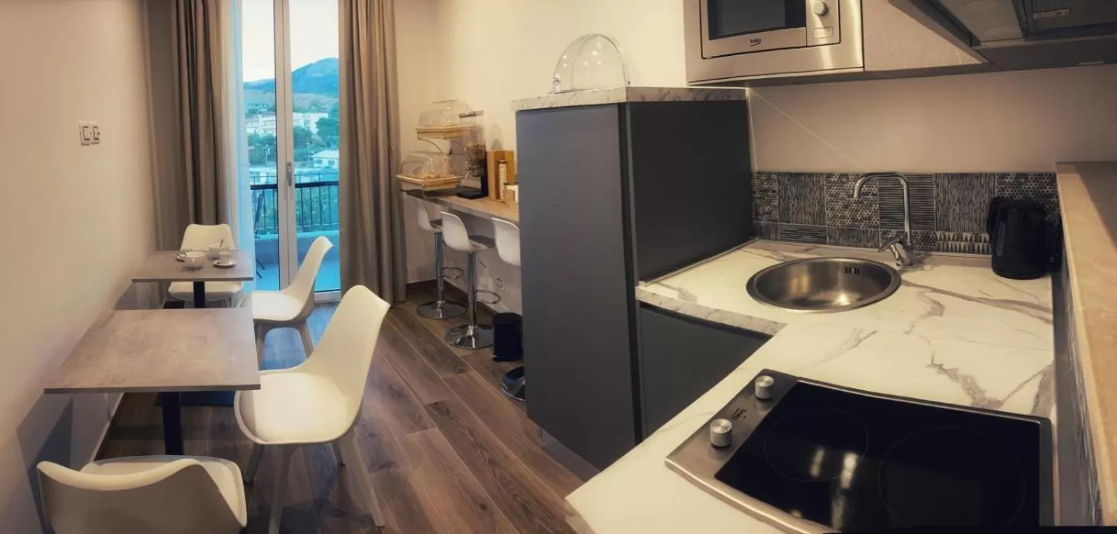 Kitchen/Kitchenette in Lumarooms B&B