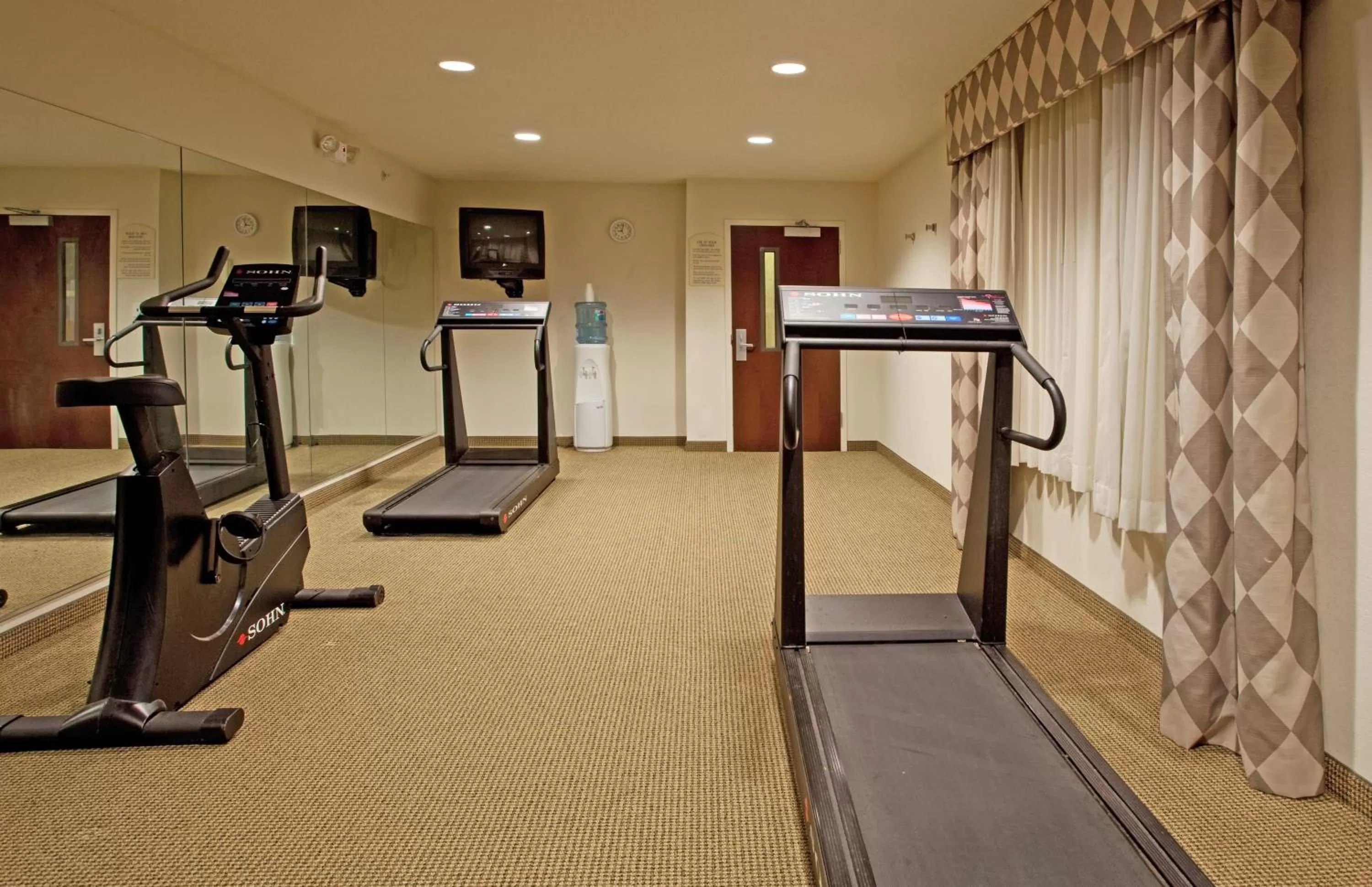 Spa and wellness centre/facilities in Holiday Inn Express Hotel & Suites Mebane by IHG
