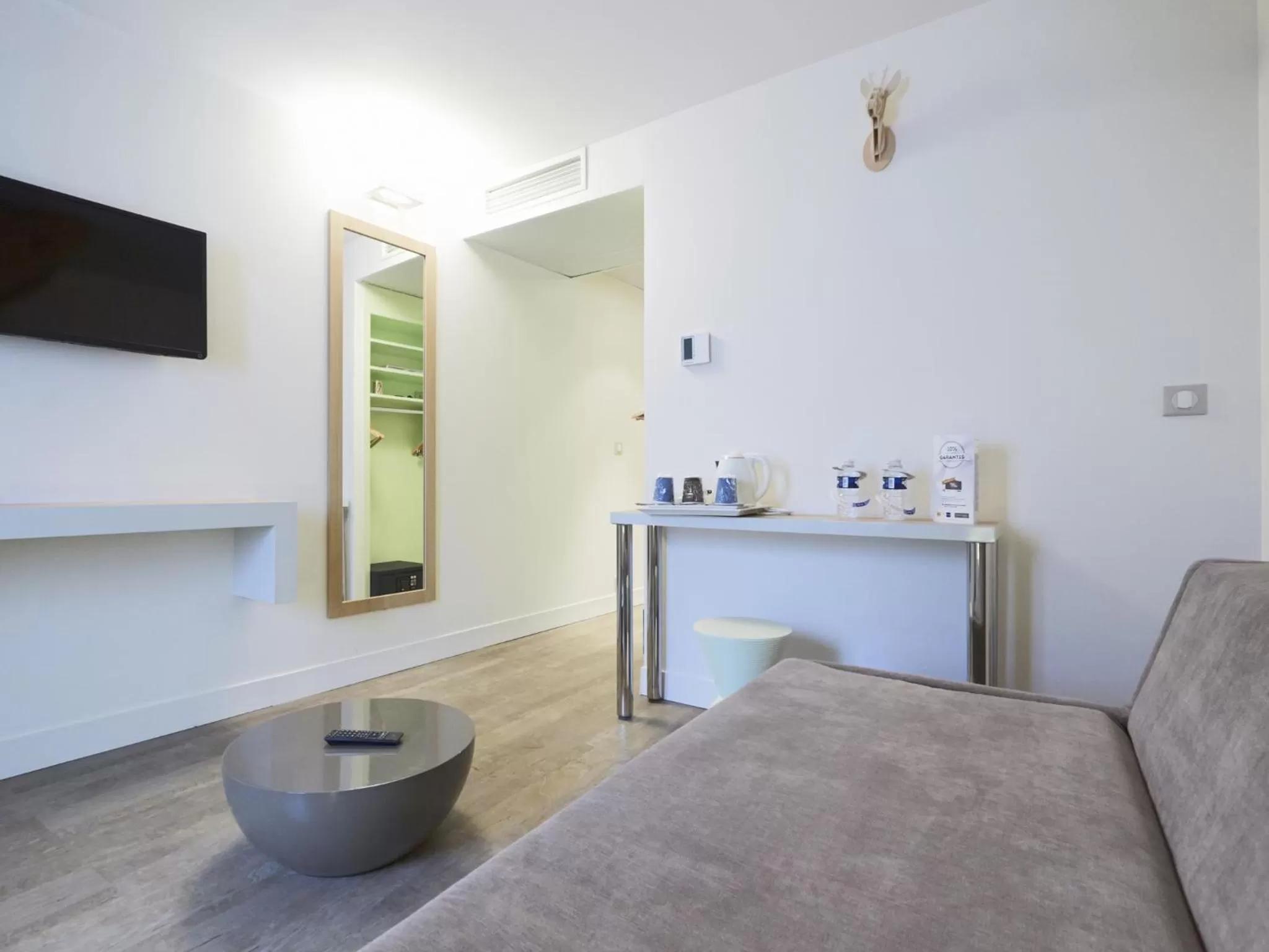 Living room in Kyriad Paris 18 - Porte de Clignancourt - Montmartre