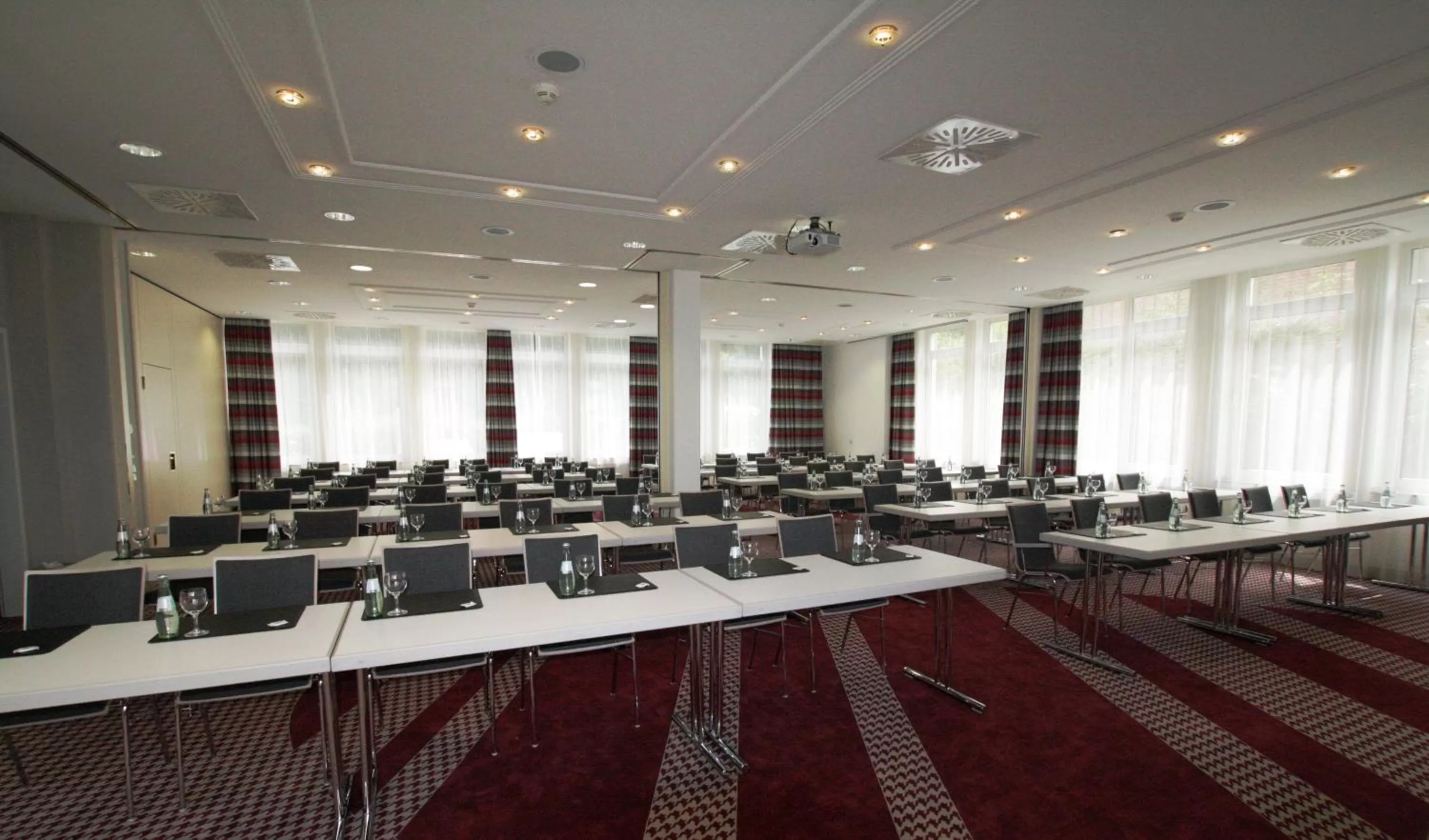 Meeting/conference room in Holiday Inn Frankfurt Airport - Neu-Isenburg by IHG