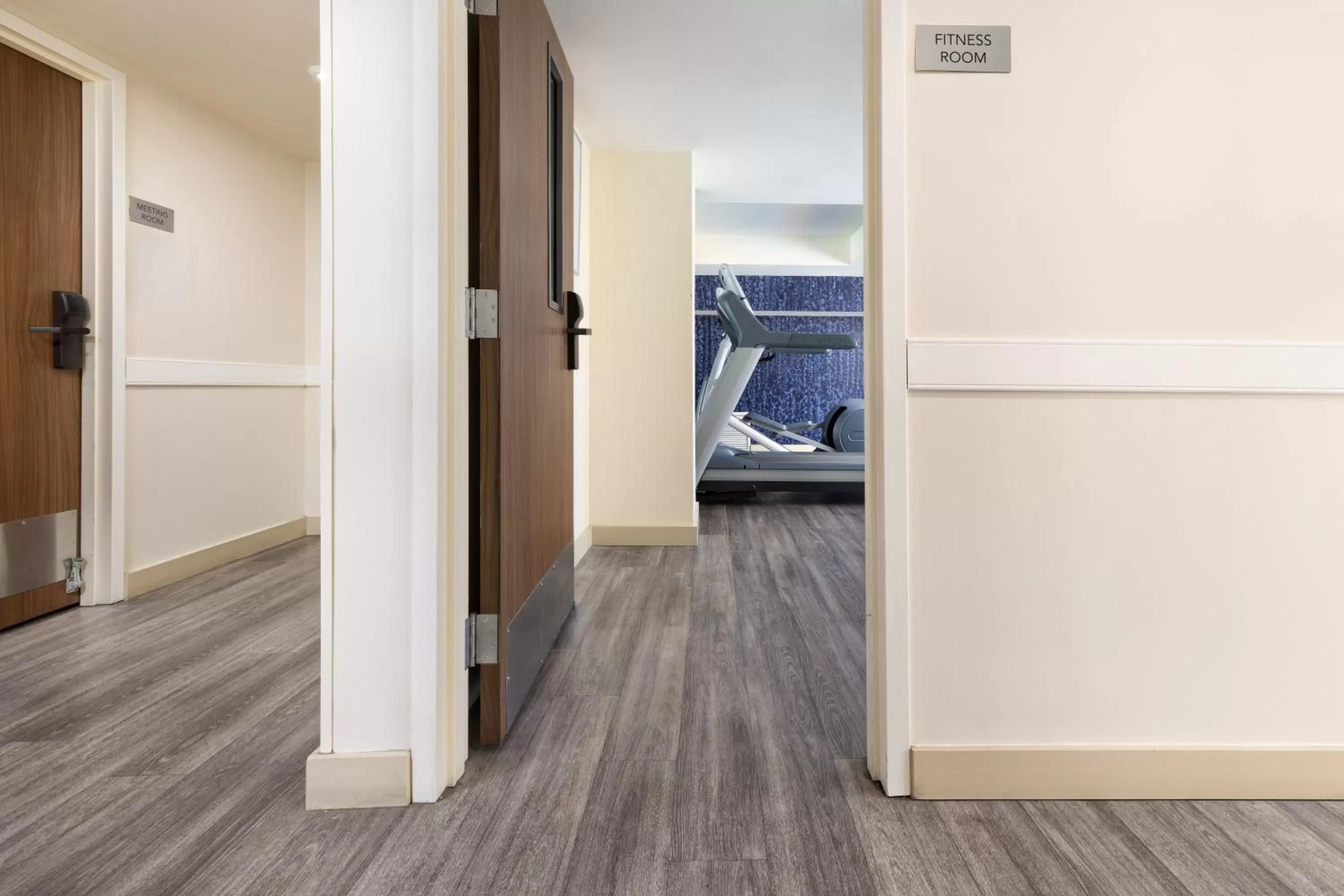 Fitness centre/facilities, Bed in The Anza-a Calabasas Hotel