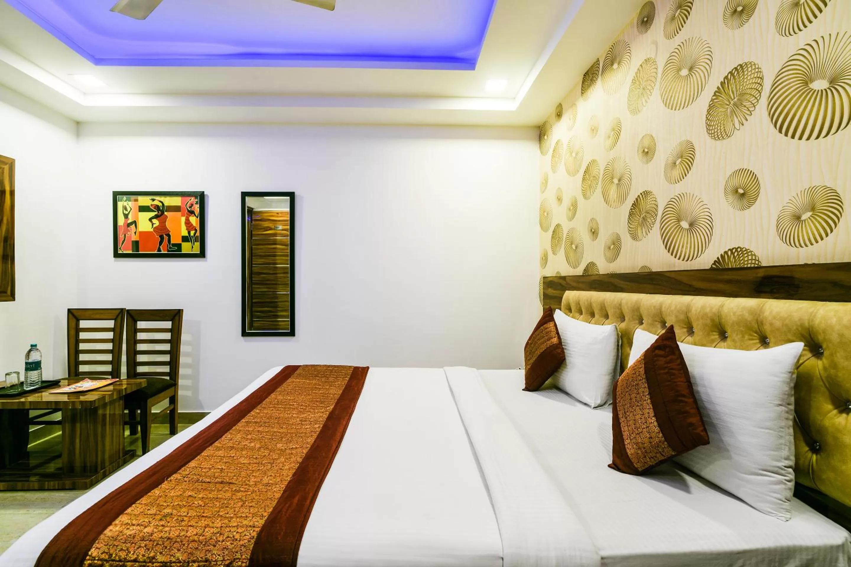 Bed in Hotel Pearl - Mahipalpur Delhi Airport