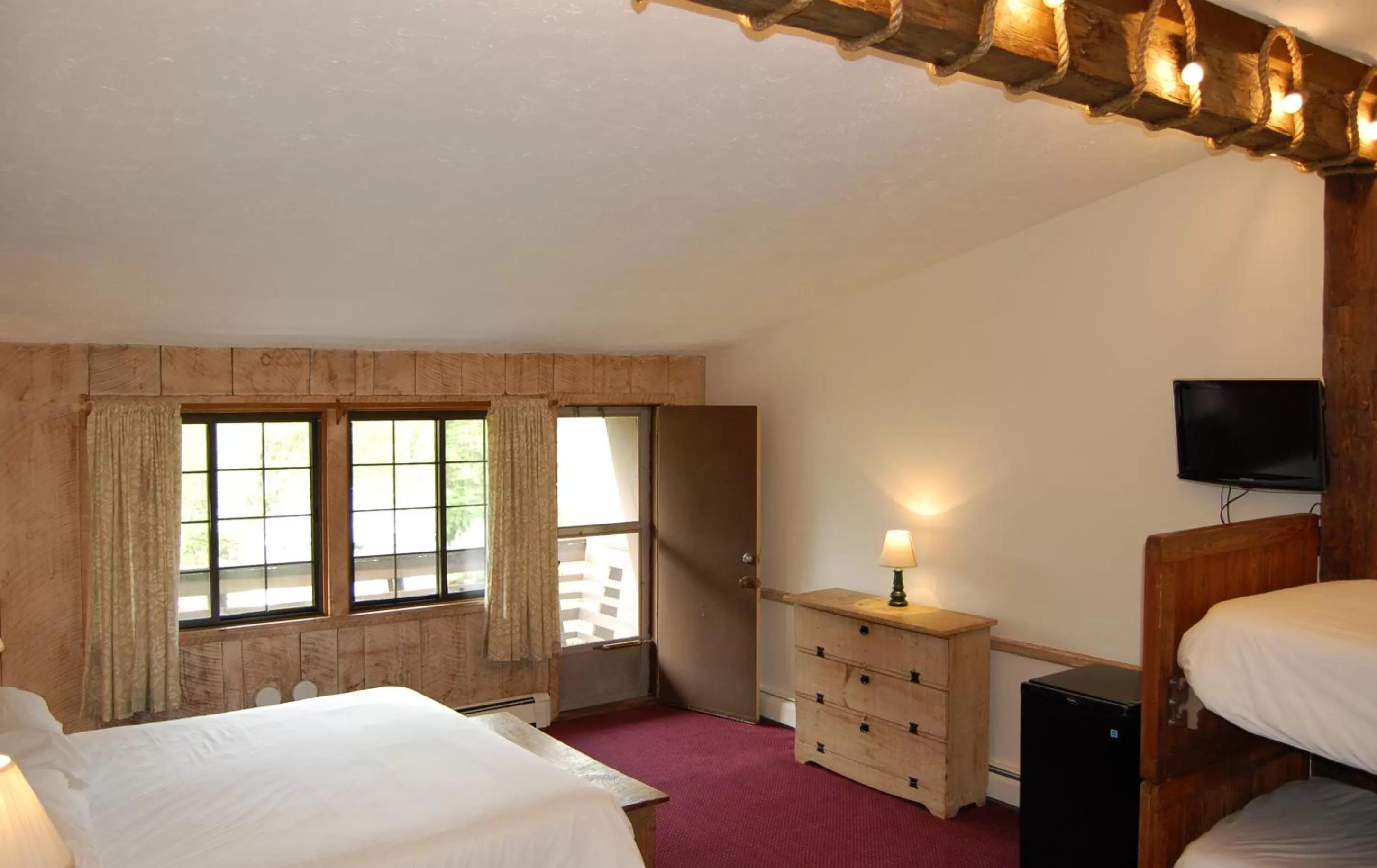 Bedroom, Bed in Summit Lodge