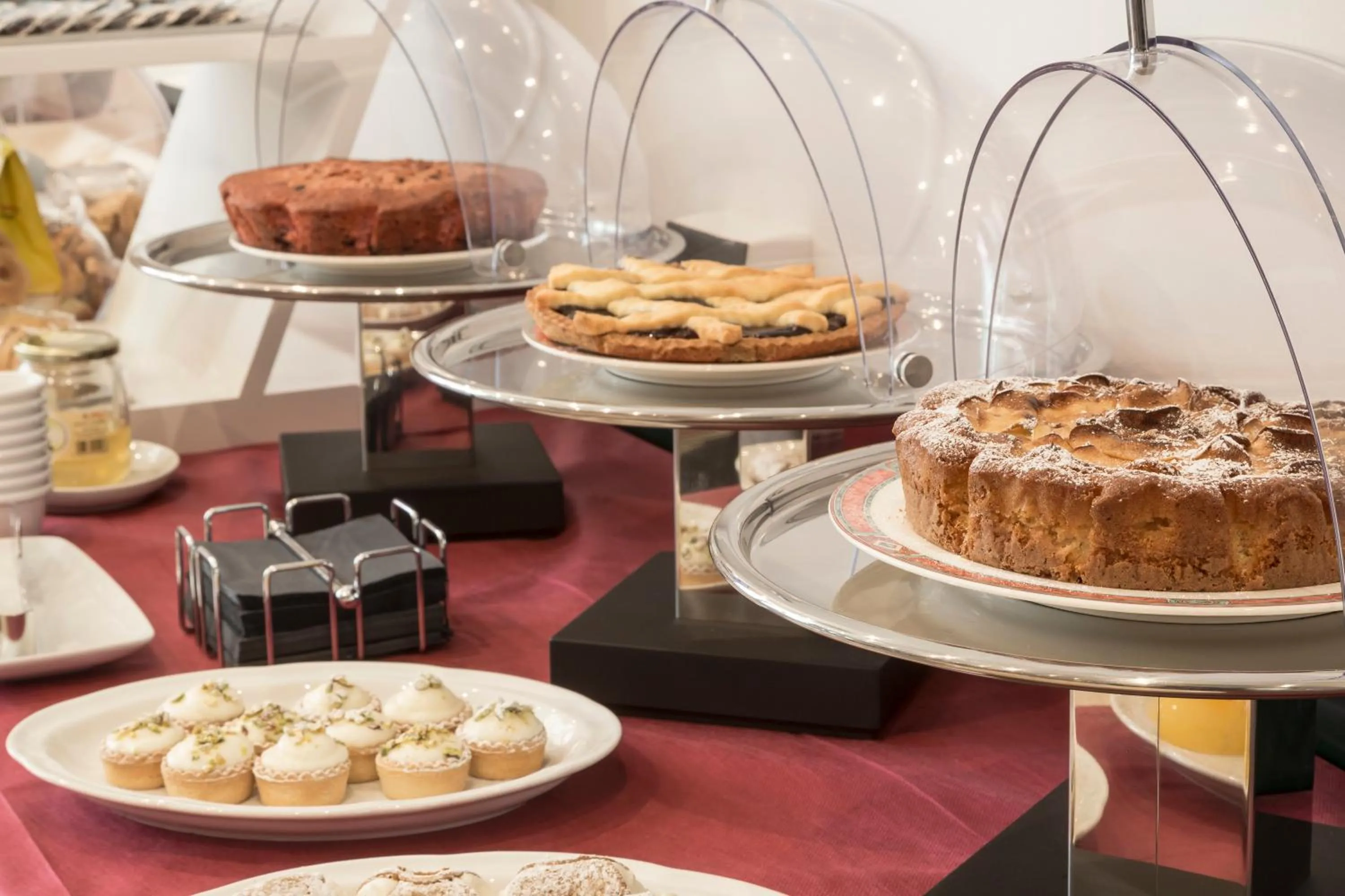 Lounge or bar in Hotel Montreal