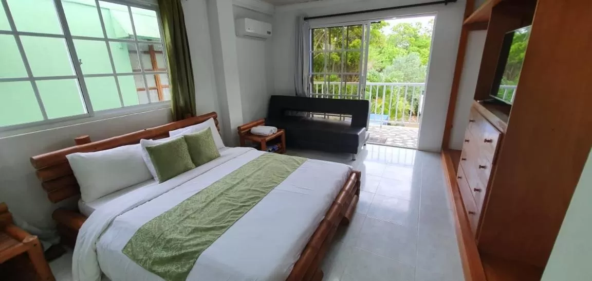 Photo of the whole room, Bed in Casa Royal Palm Inn
