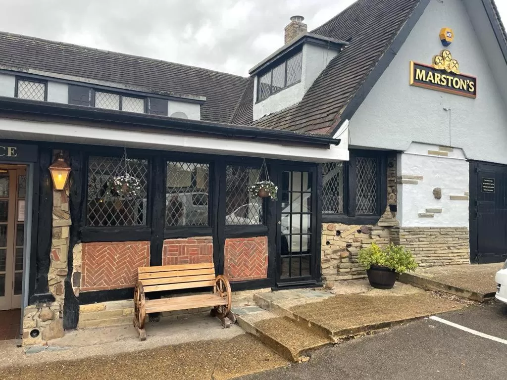 Facade/entrance in Chequers Country Inn