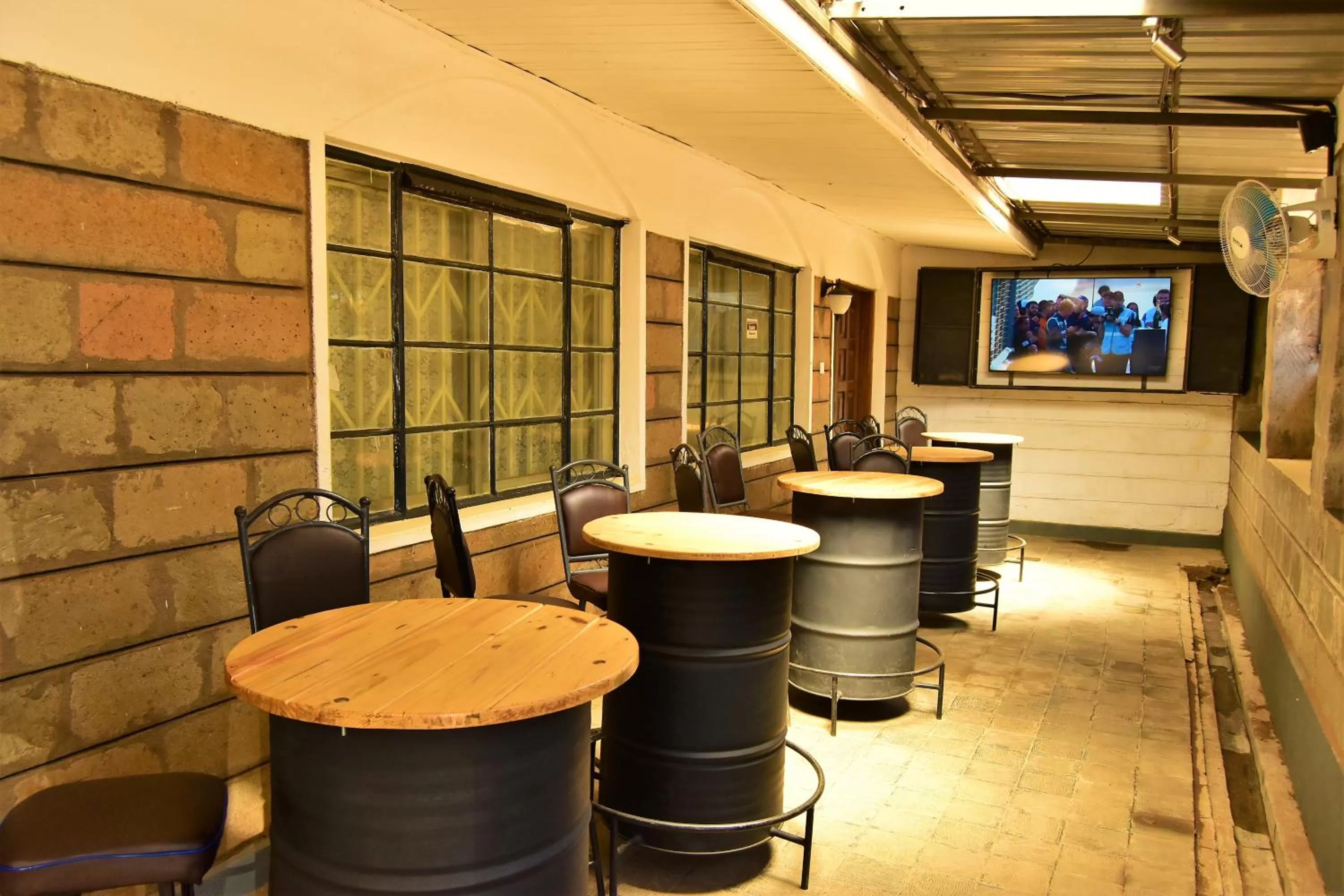 Lounge or bar in Wagon Wheel Hotel Eldoret