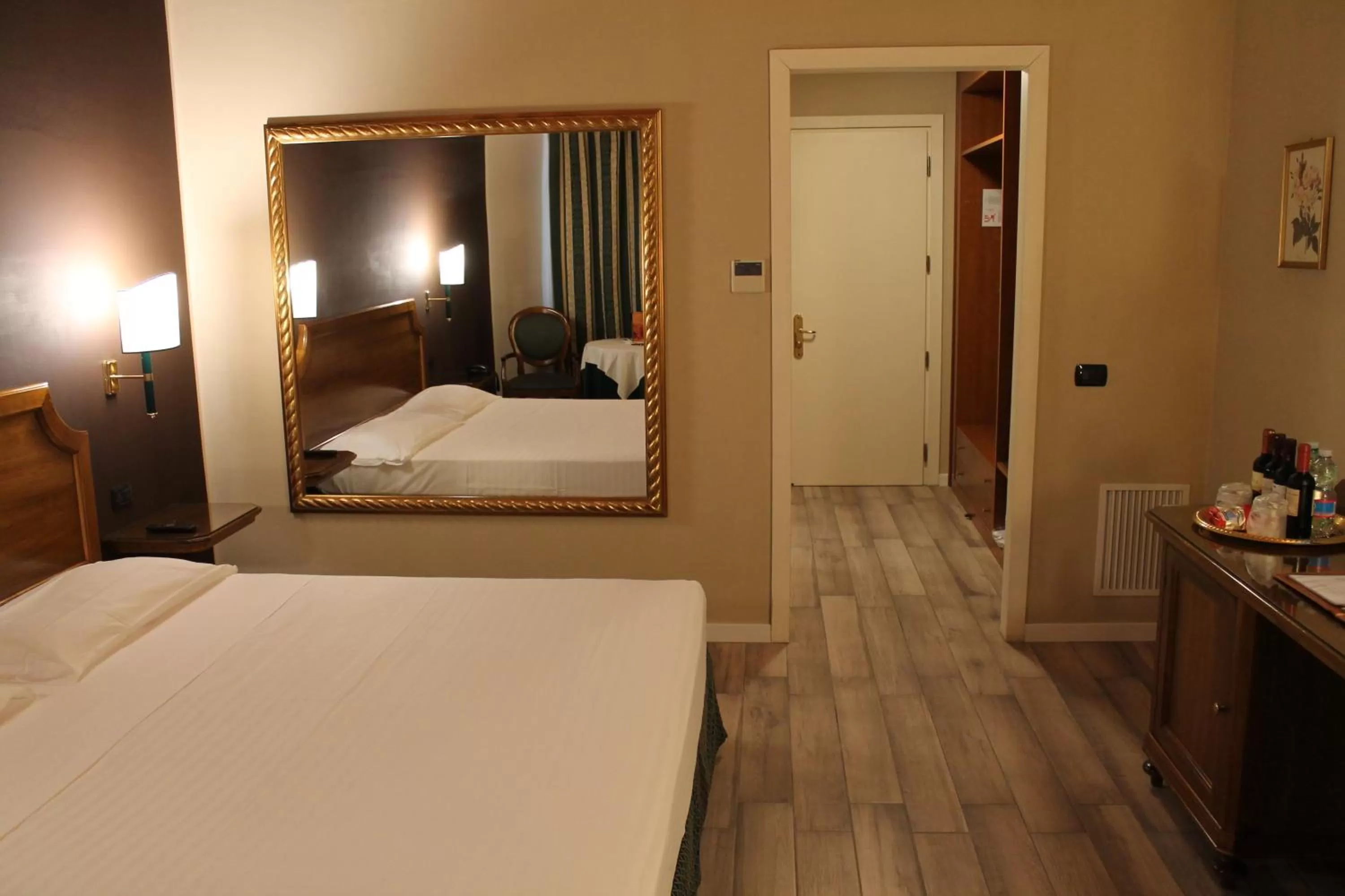 Photo of the whole room, Bed in Hotel Don Carlo