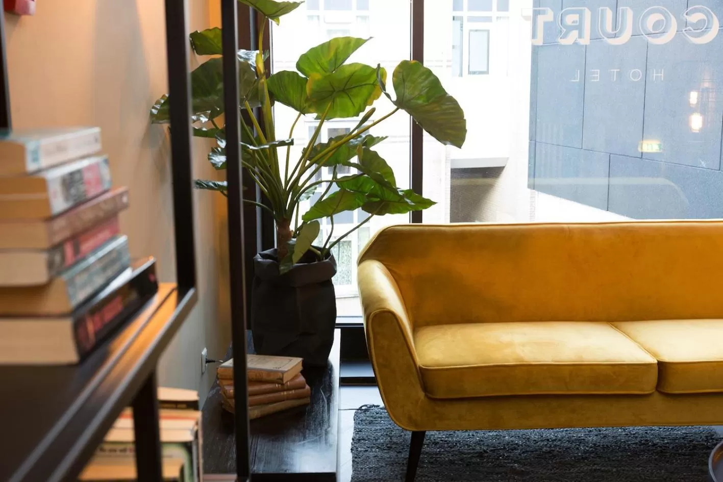 Seating area in Court Hotel Utrecht City Centre