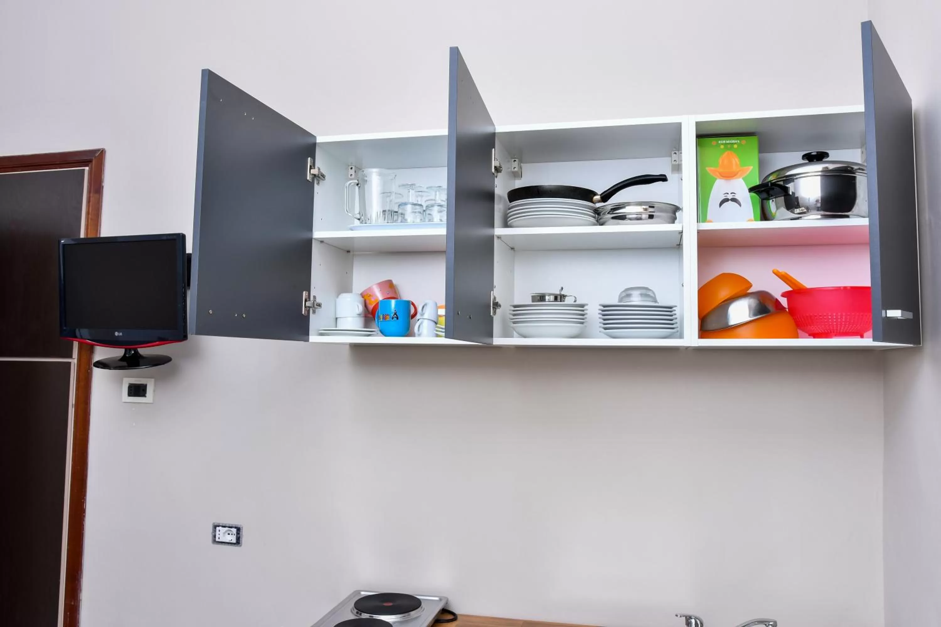 Coffee/tea facilities, TV/Entertainment Center in Hotel Marconi