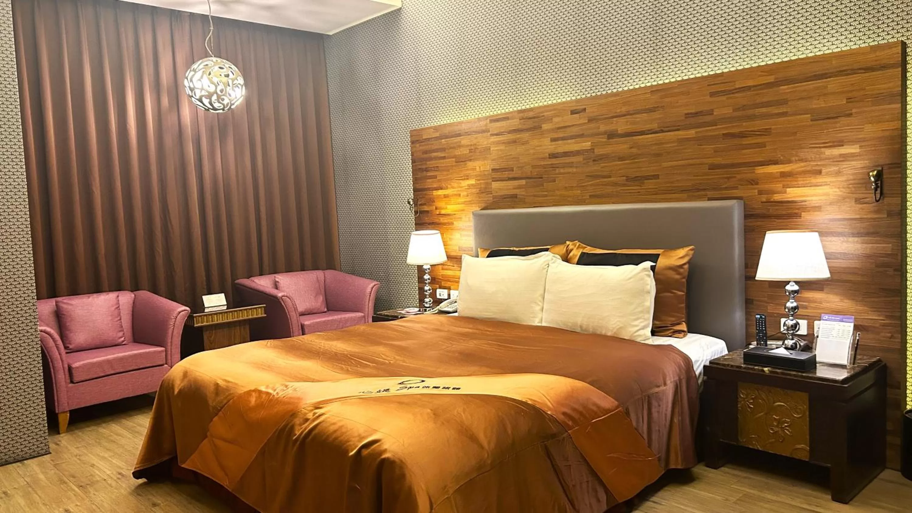 Photo of the whole room, Bed in Shining Motel