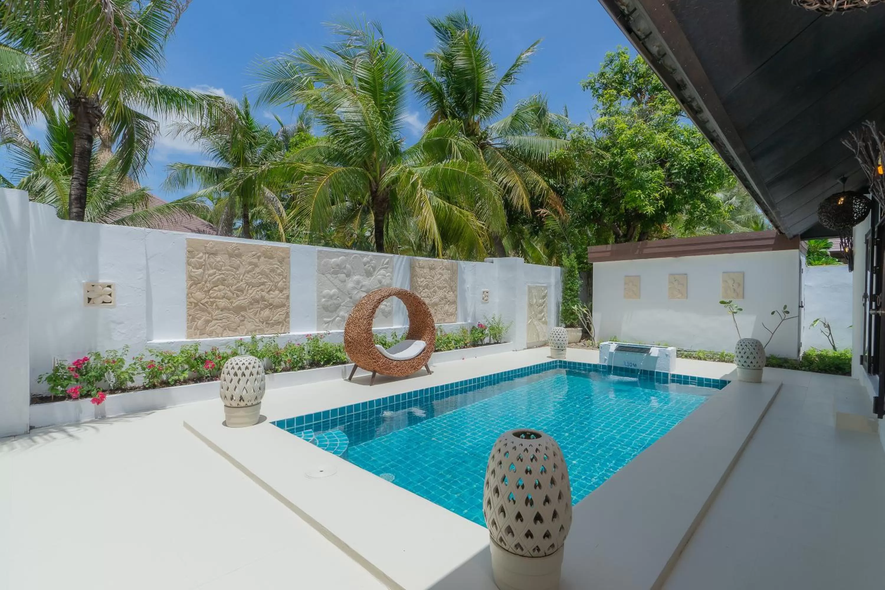 Swimming pool in Dhevan Dara Resort & Spa Hua Hin - Pool Villa