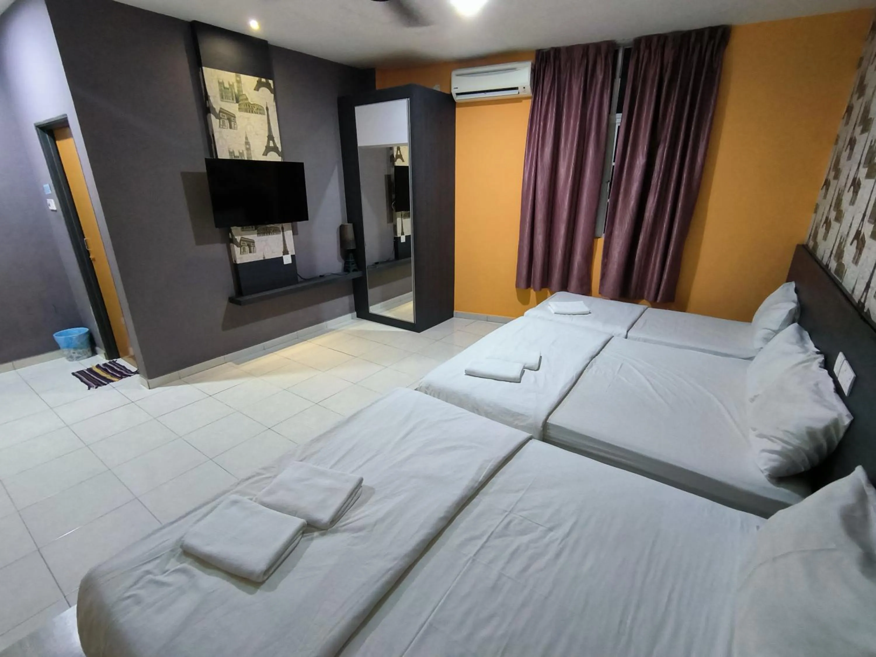 Bed in GOLDEN GUEST HOUSE KUANTAN