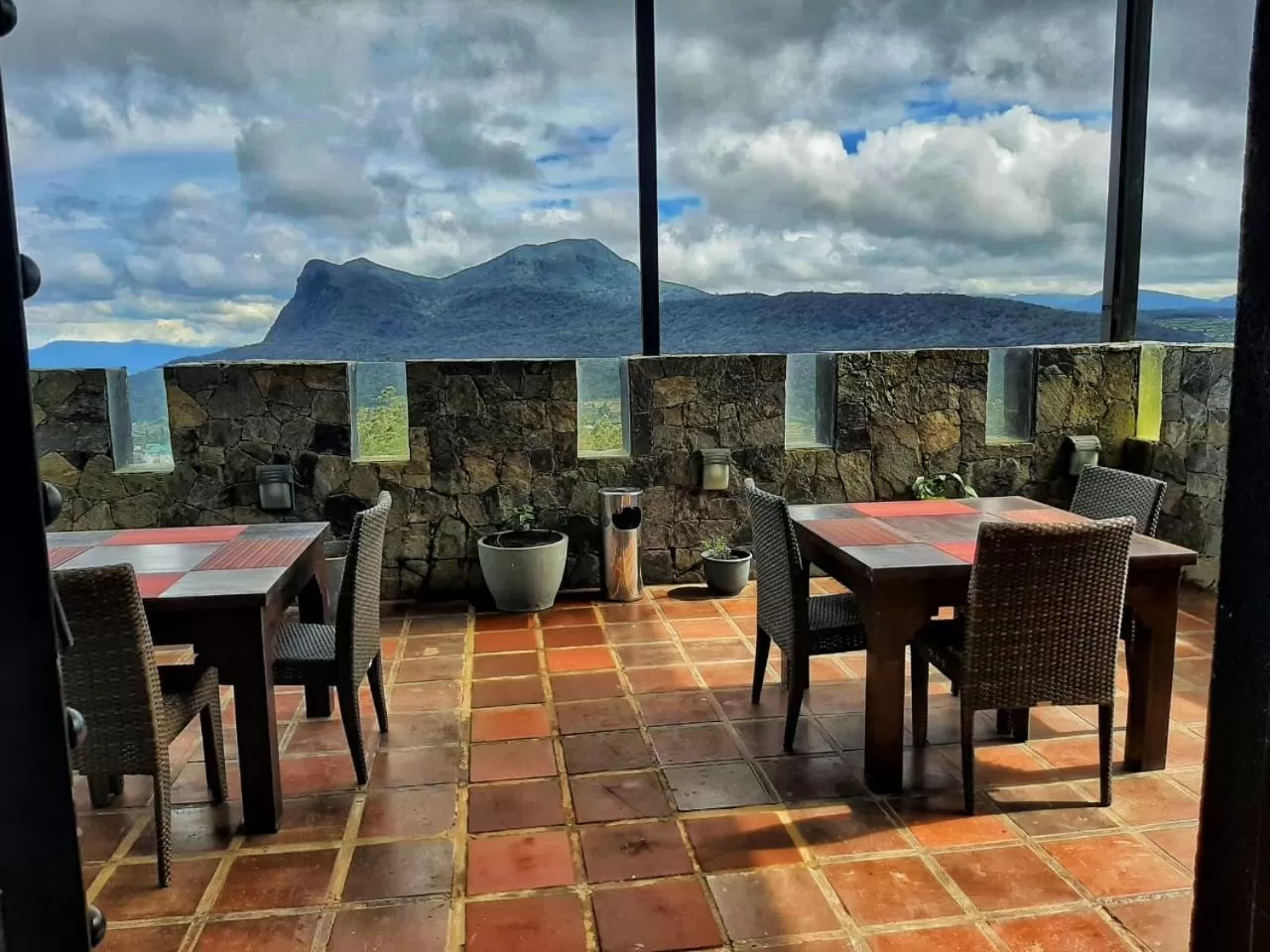 Restaurant/places to eat in Fort WindShire