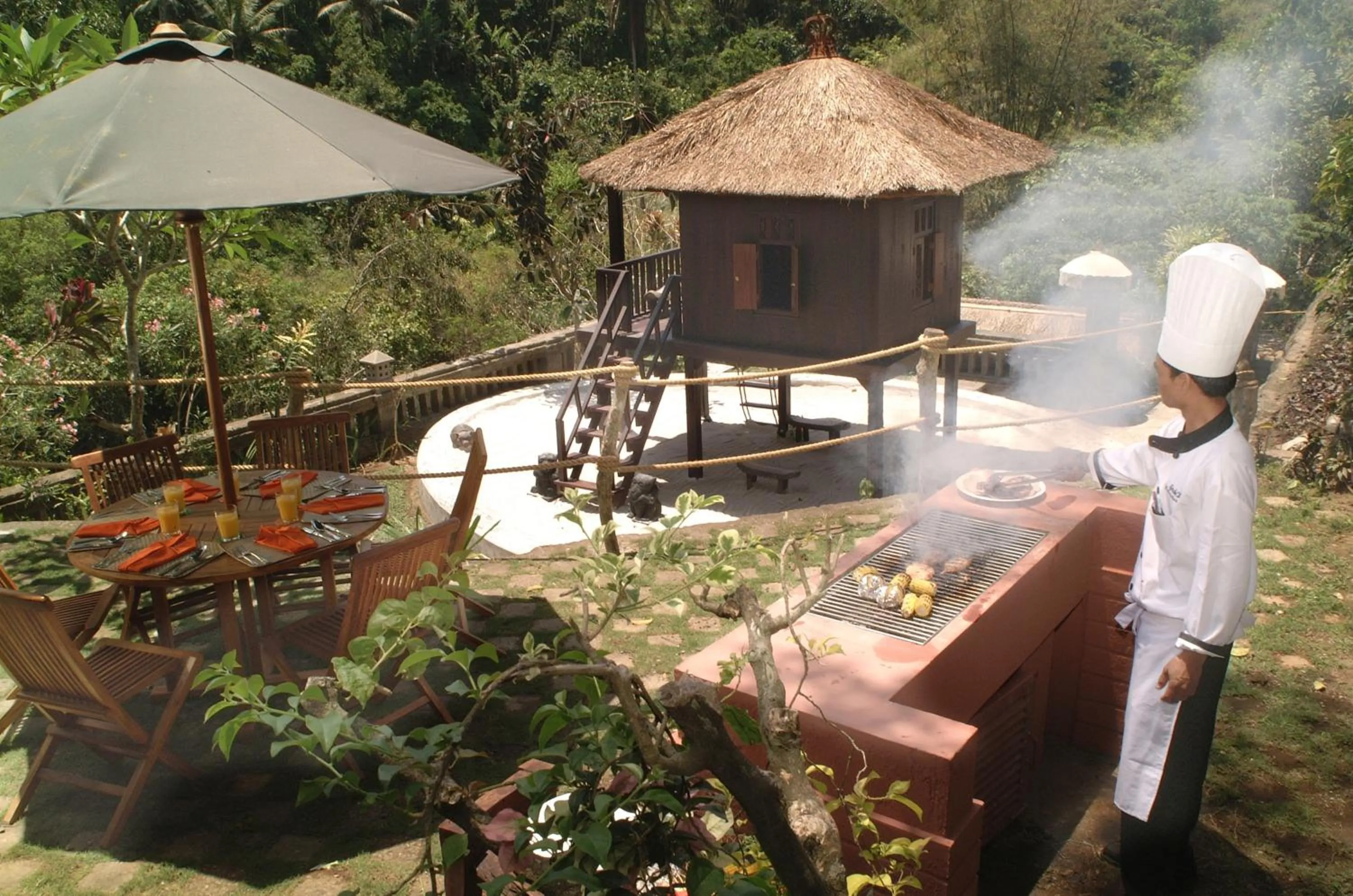 Restaurant/places to eat in Anahata Villas and Spa Resort