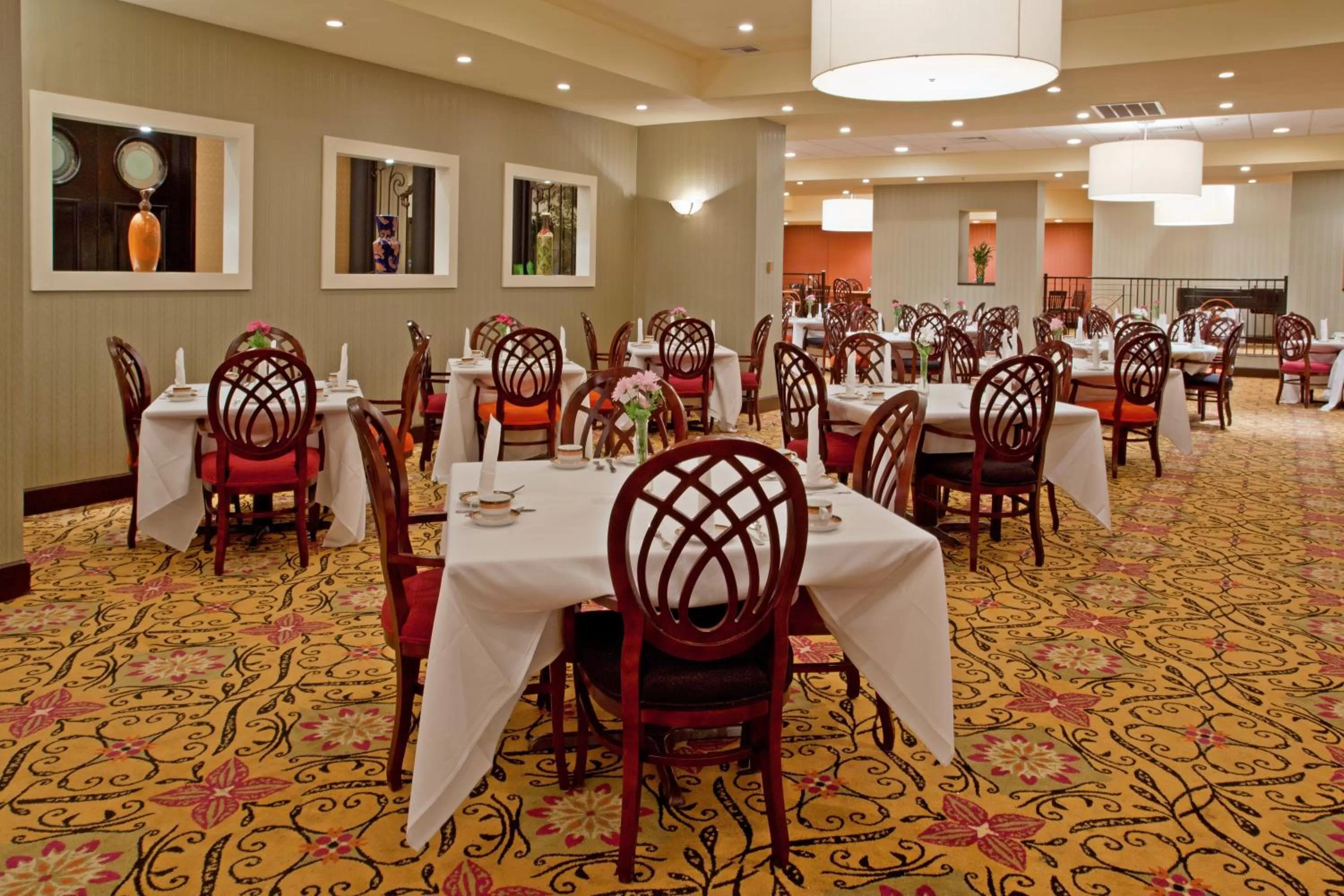 Restaurant/places to eat in Wyndham Houston near NRG Park - Medical Center