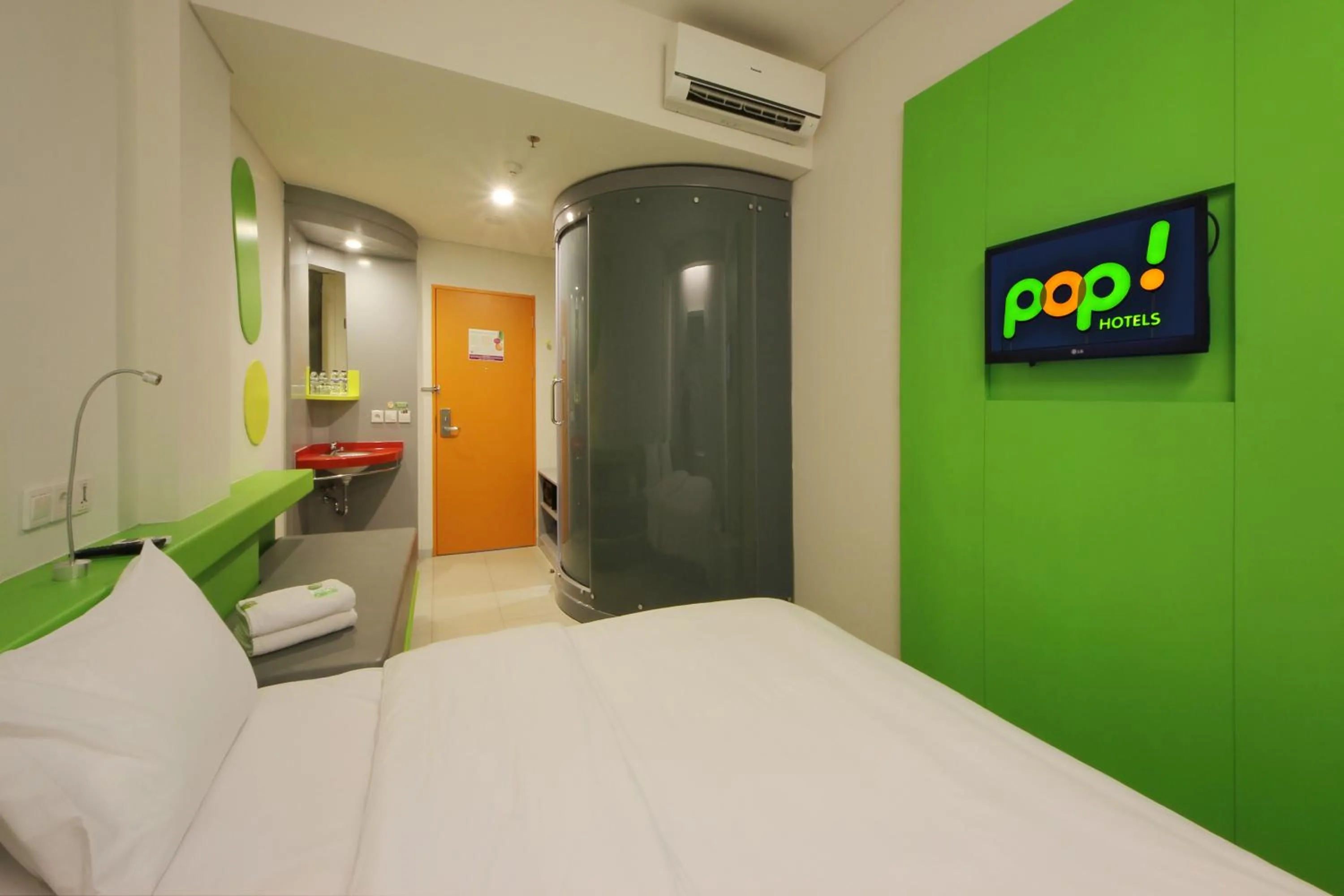 Bed in POP! Hotel BSD City Tangerang