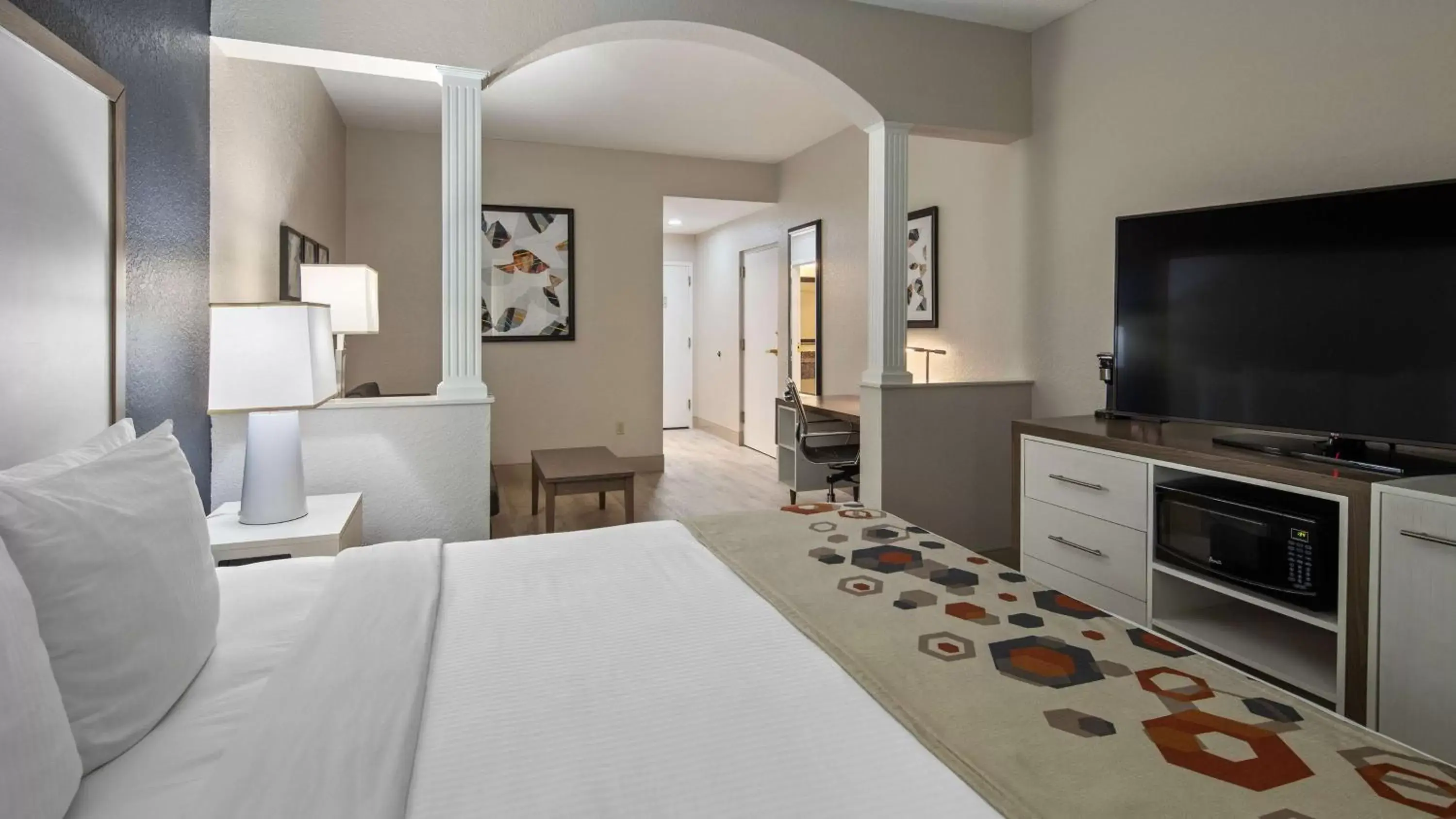 King Suite - Disability Access/Non-Smoking in Best Western Heritage Inn and Suites King Suite - Disability Access/Non-Smoking in Best Western Heritage Inn and Suites