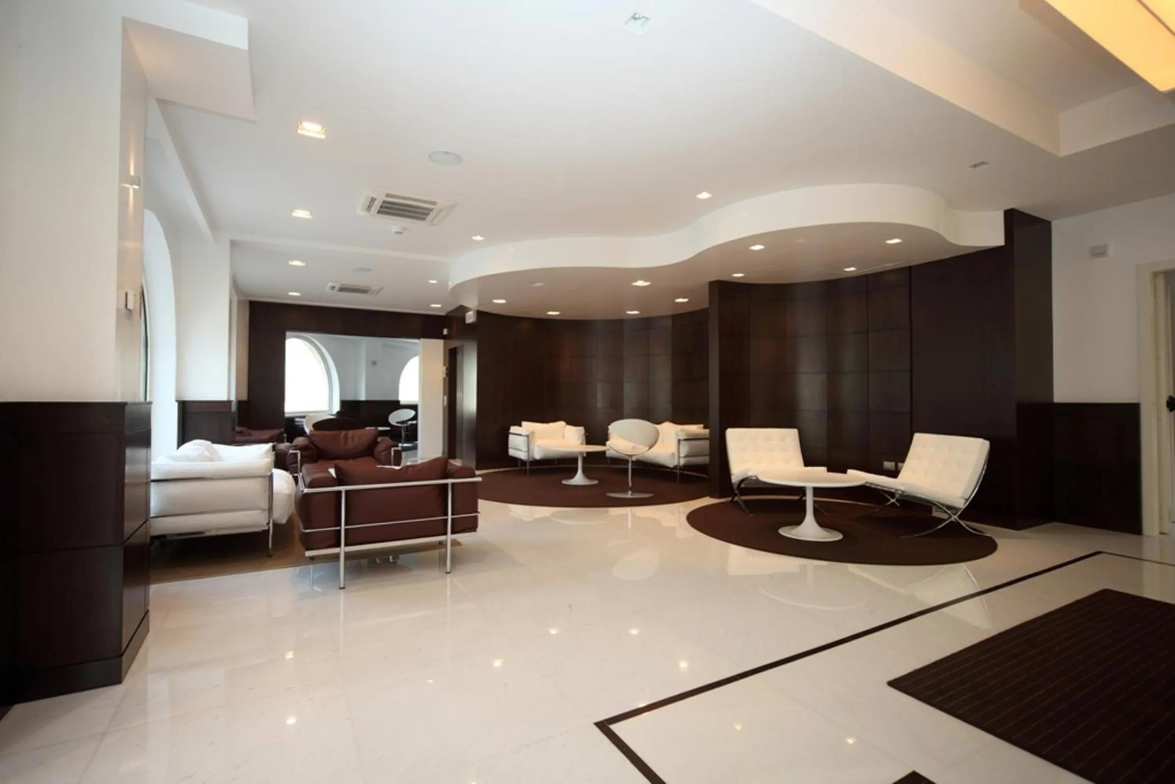 Lobby or reception in E' Hotel