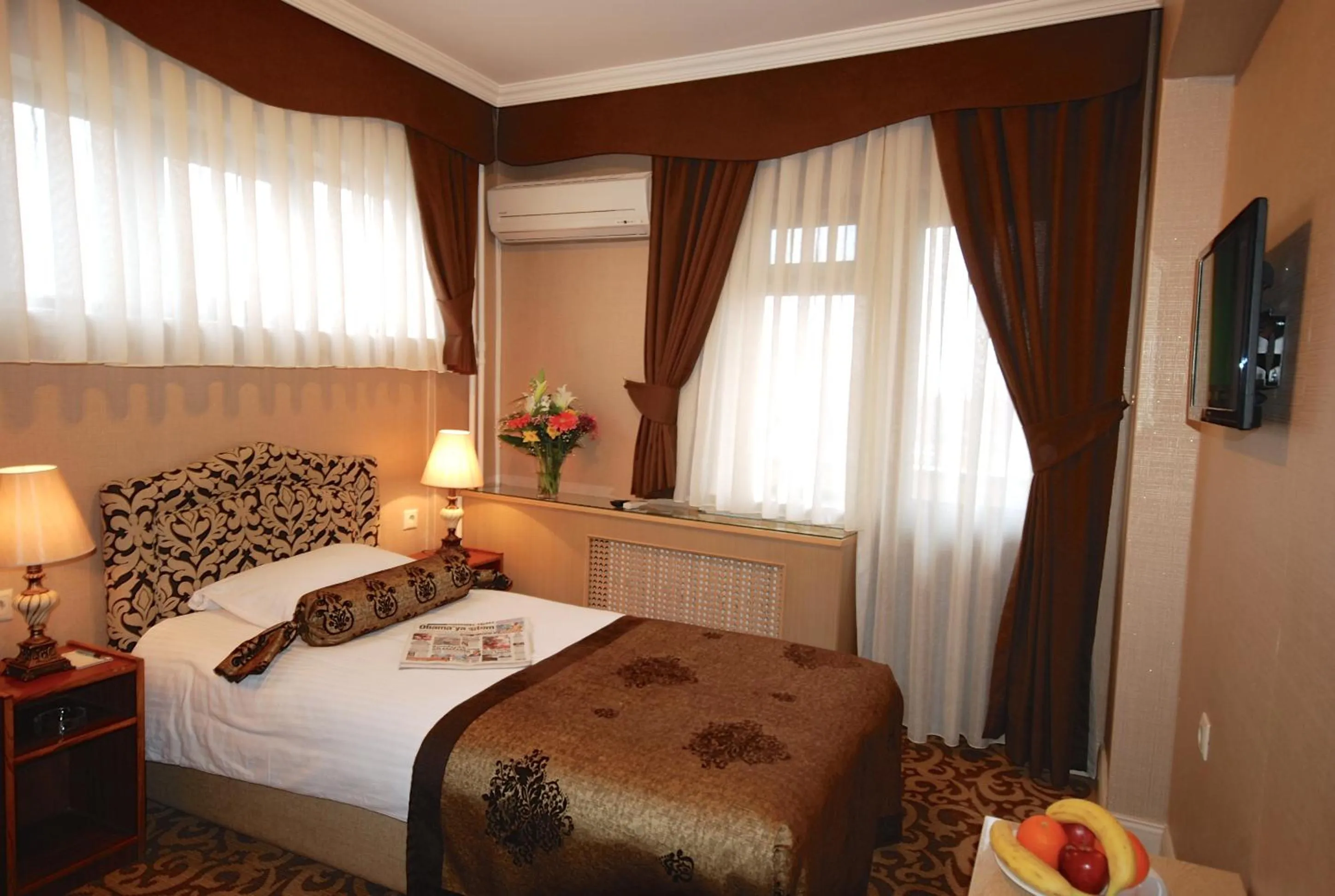 Photo of the whole room, Bed in Hotel Mithat