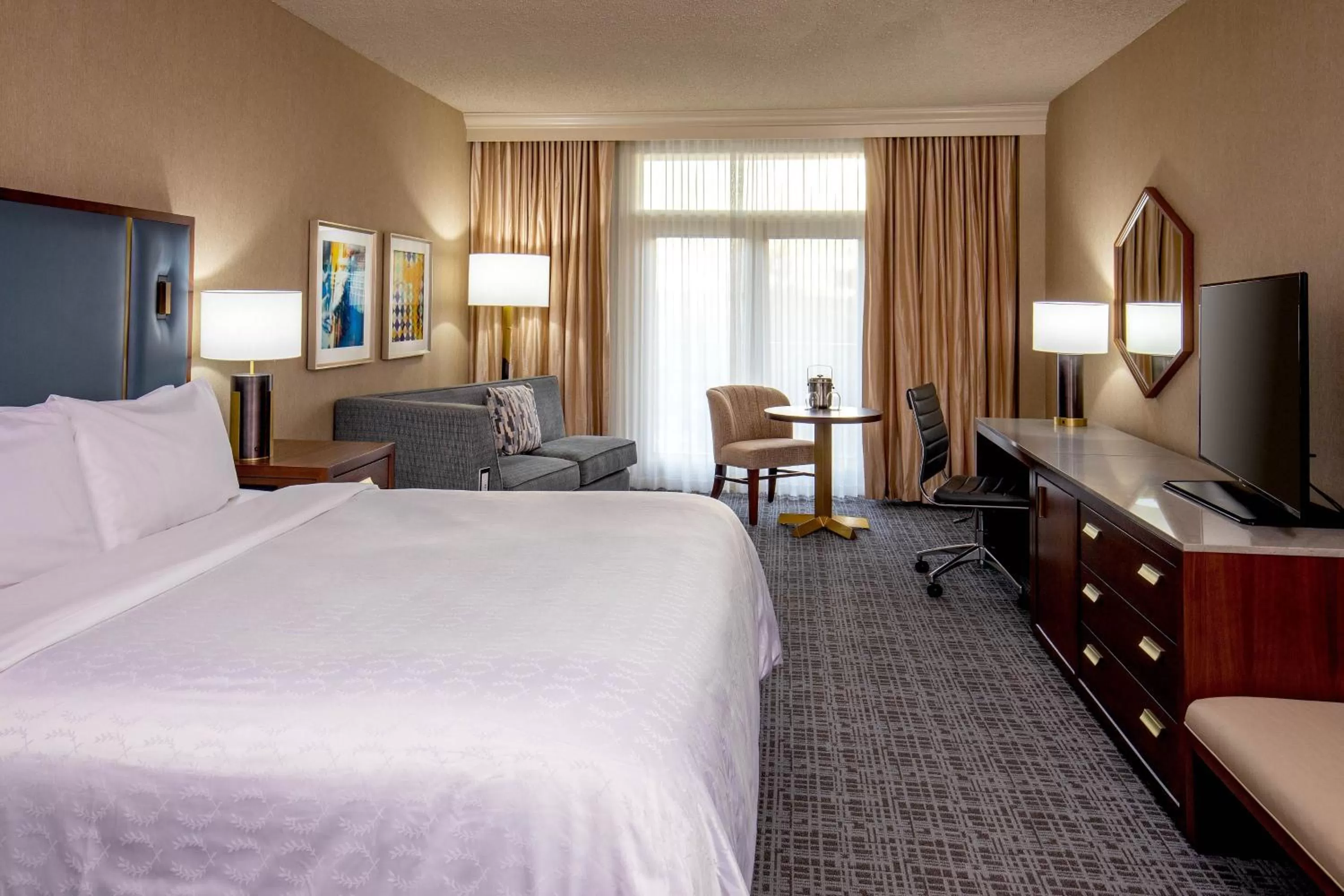 Photo of the whole room, Bed in Sheraton Music City Nashville Airport