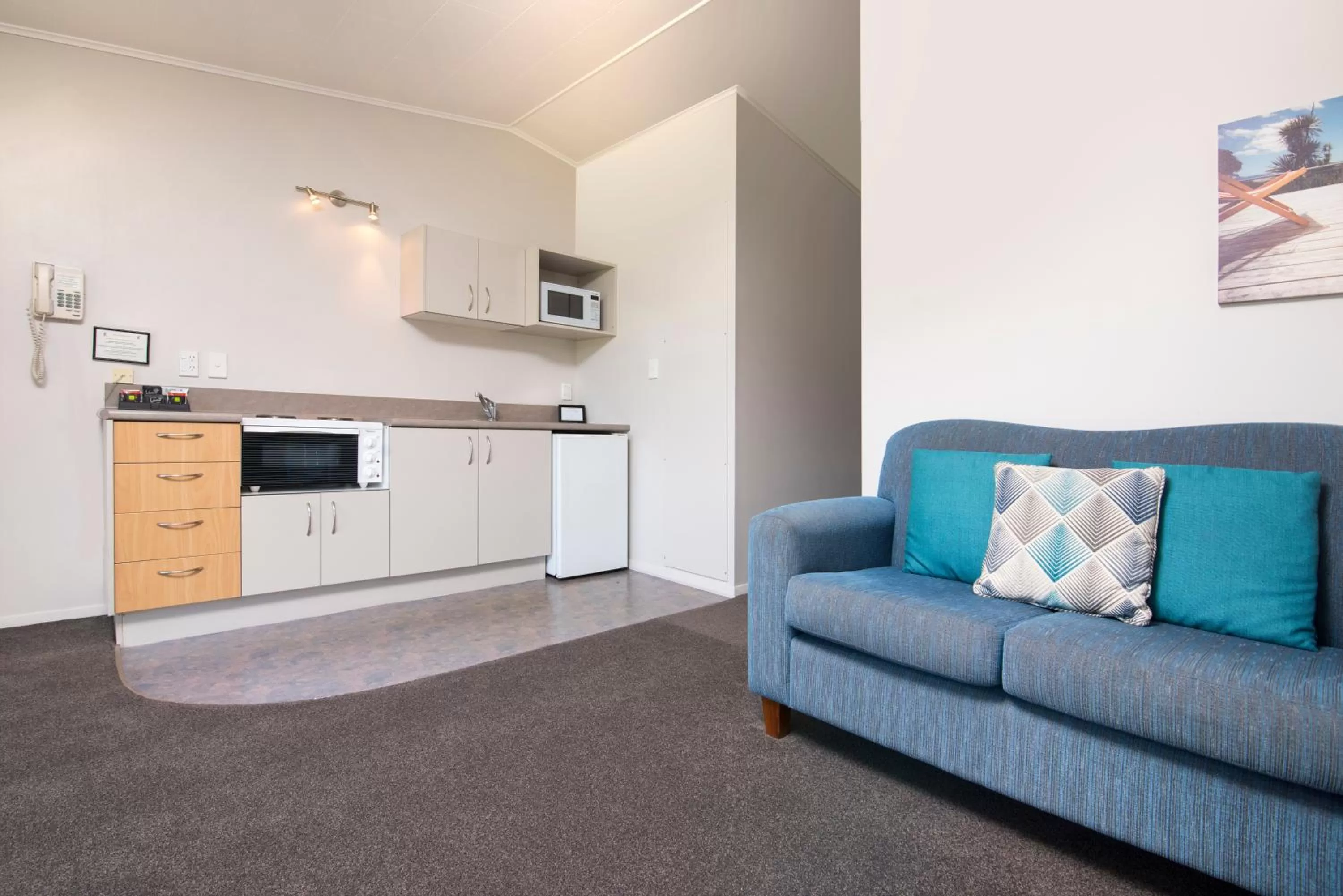 Kitchen or kitchenette in Bay Vista Waterfront Motel