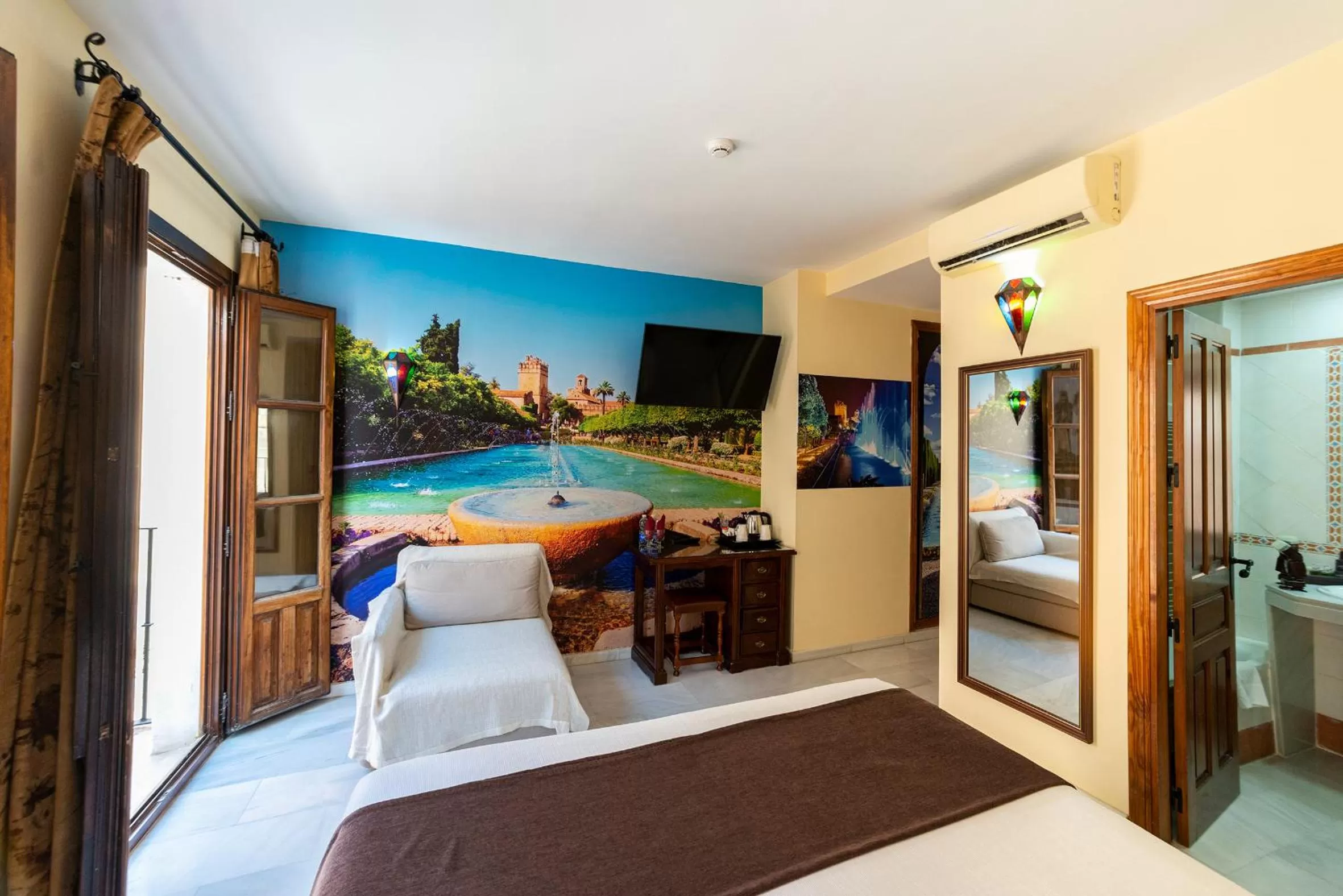 Photo of the whole room, Bed in Hotel Casa Museo de la Mezquita