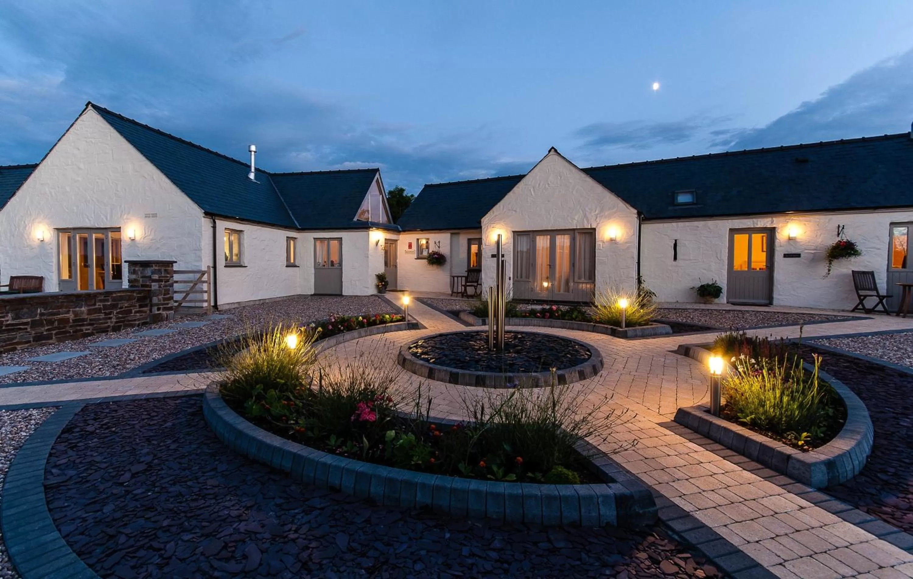 Facade/entrance in Canaston Oaks