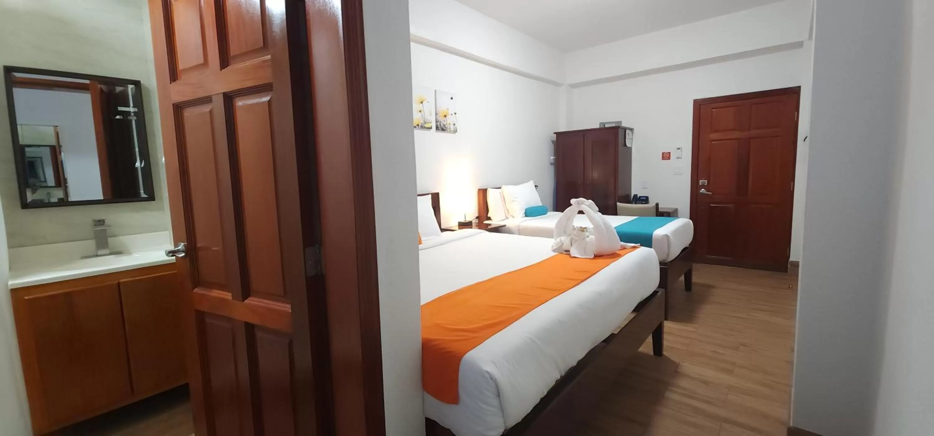 Bed in Voyager Sun & Reef Hotel