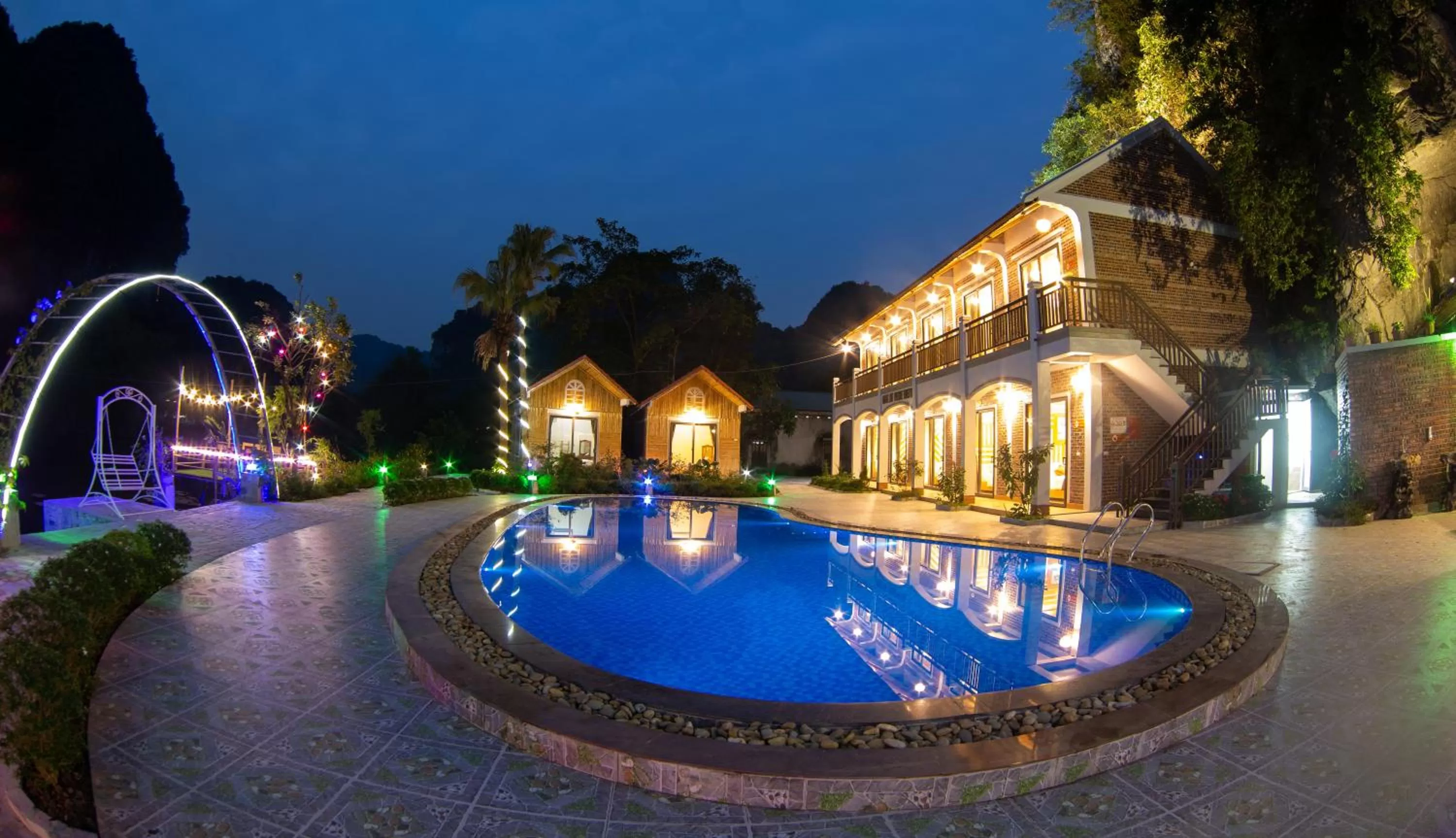 HoangLong Riverside Homestay