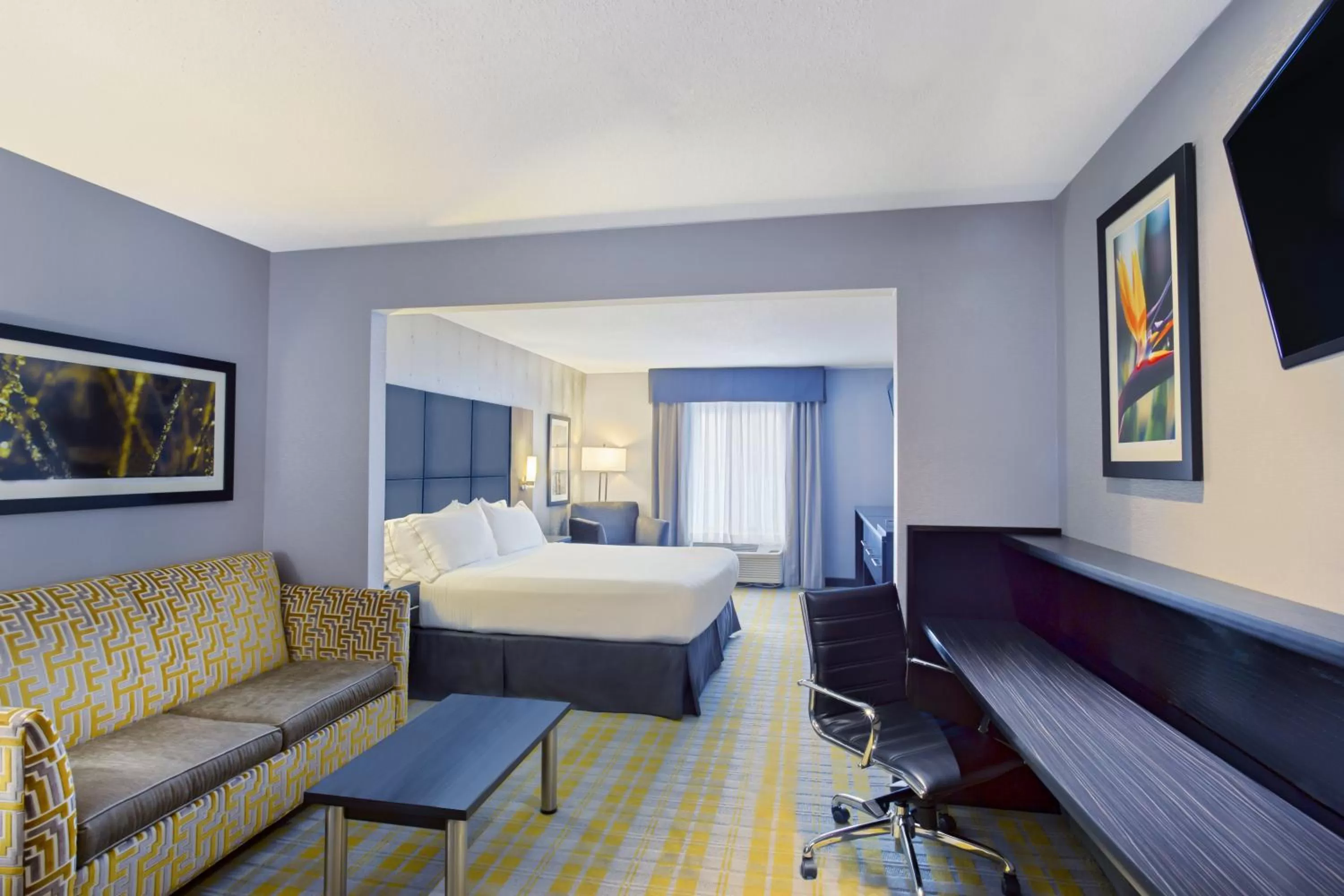 Photo of the whole room, Bed in Holiday Inn Express & Suites Cooperstown by IHG