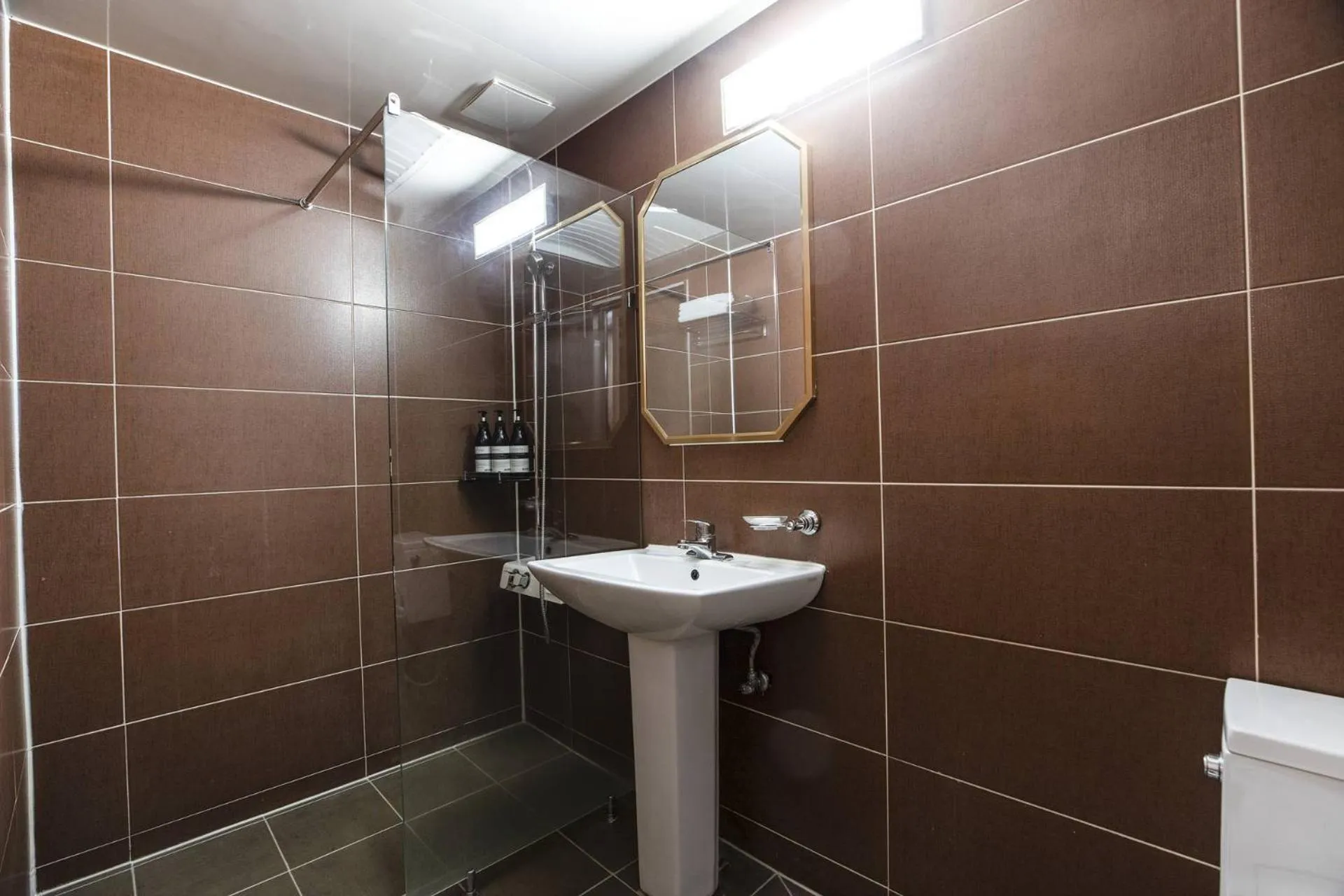 Bathroom in Central Plaza Hotel