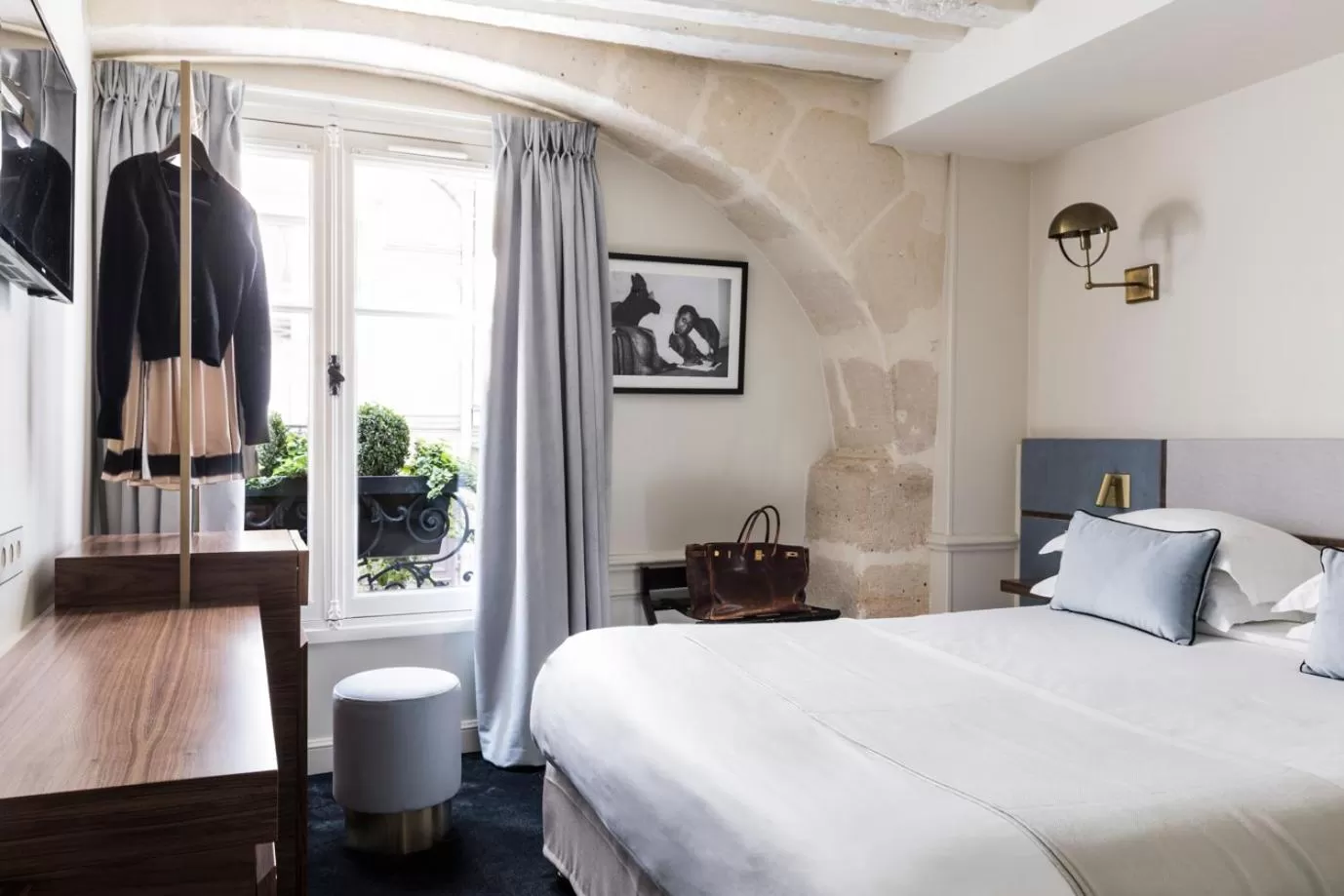 Club Double Room in Hotel Verneuil Saint Germain