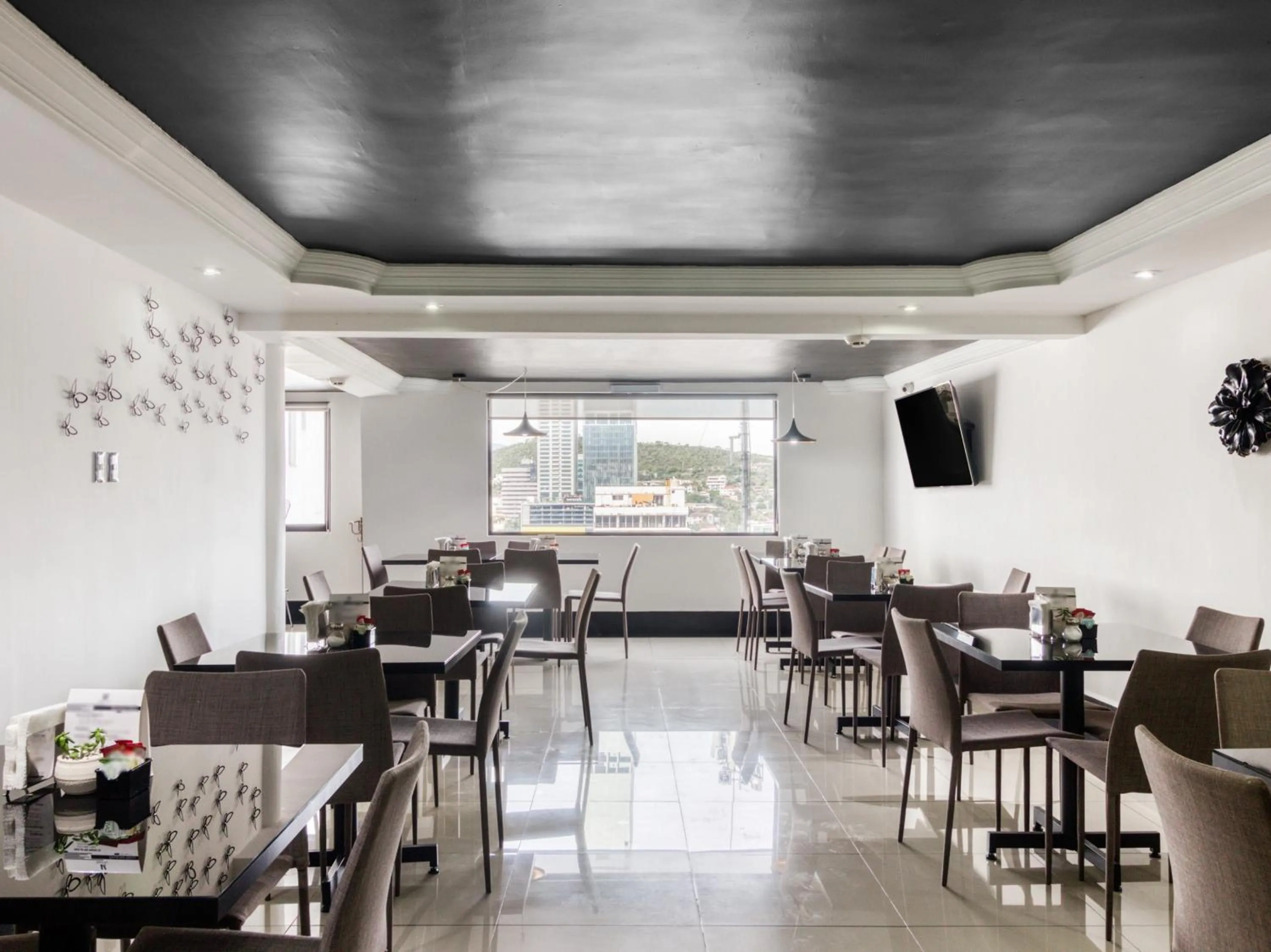 Restaurant/places to eat in VN Hotel